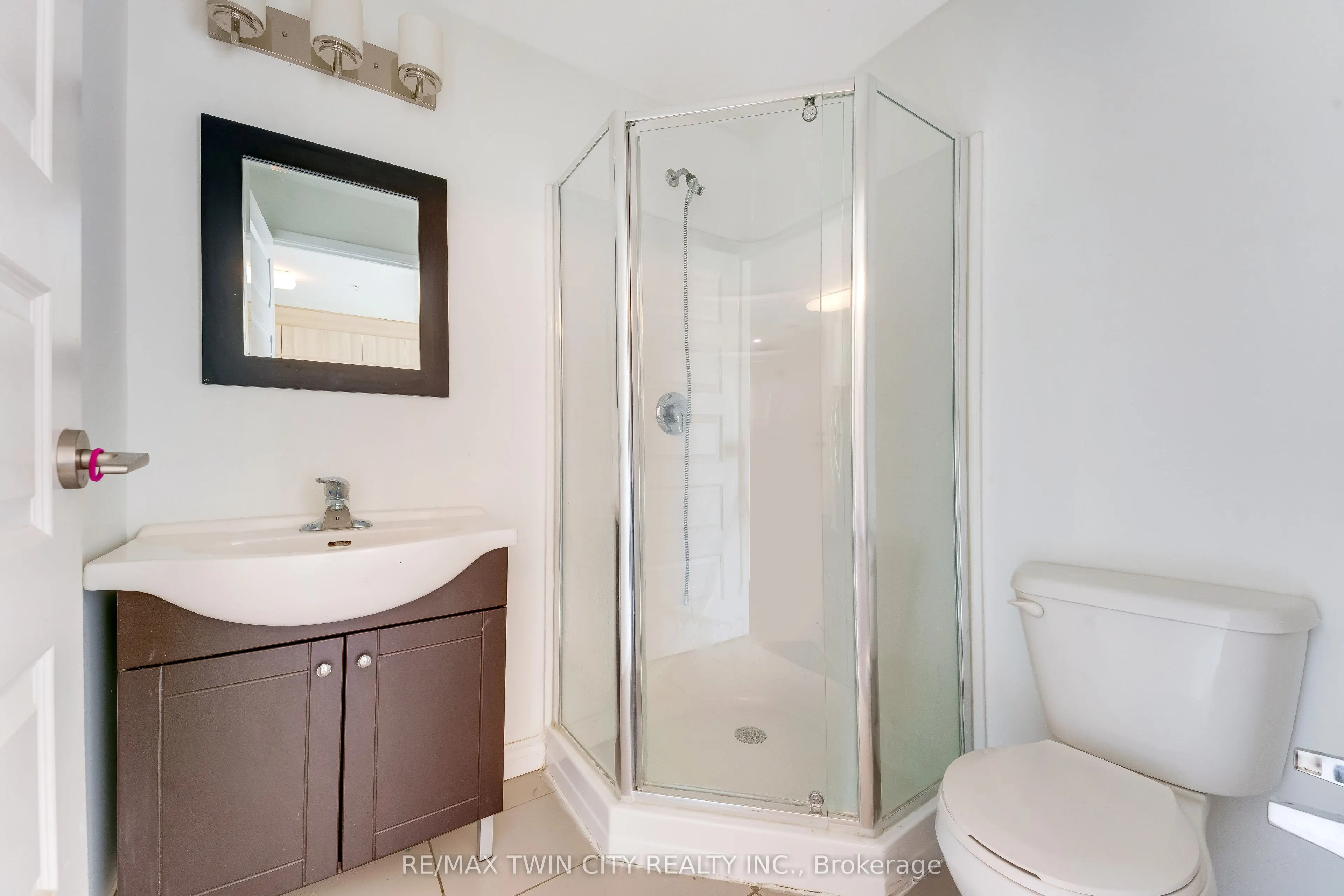 158 King Street N #802