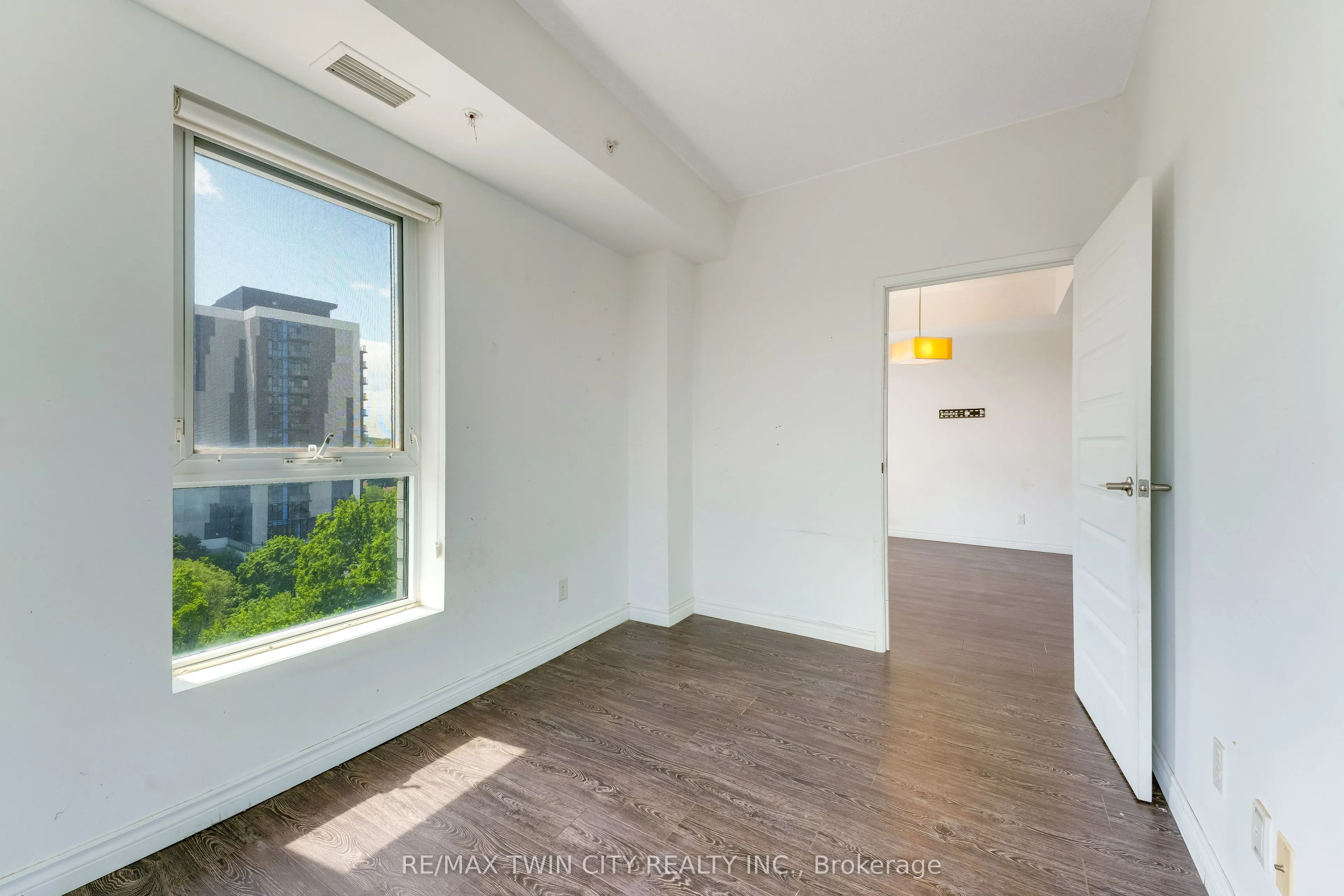 158 King Street N #802