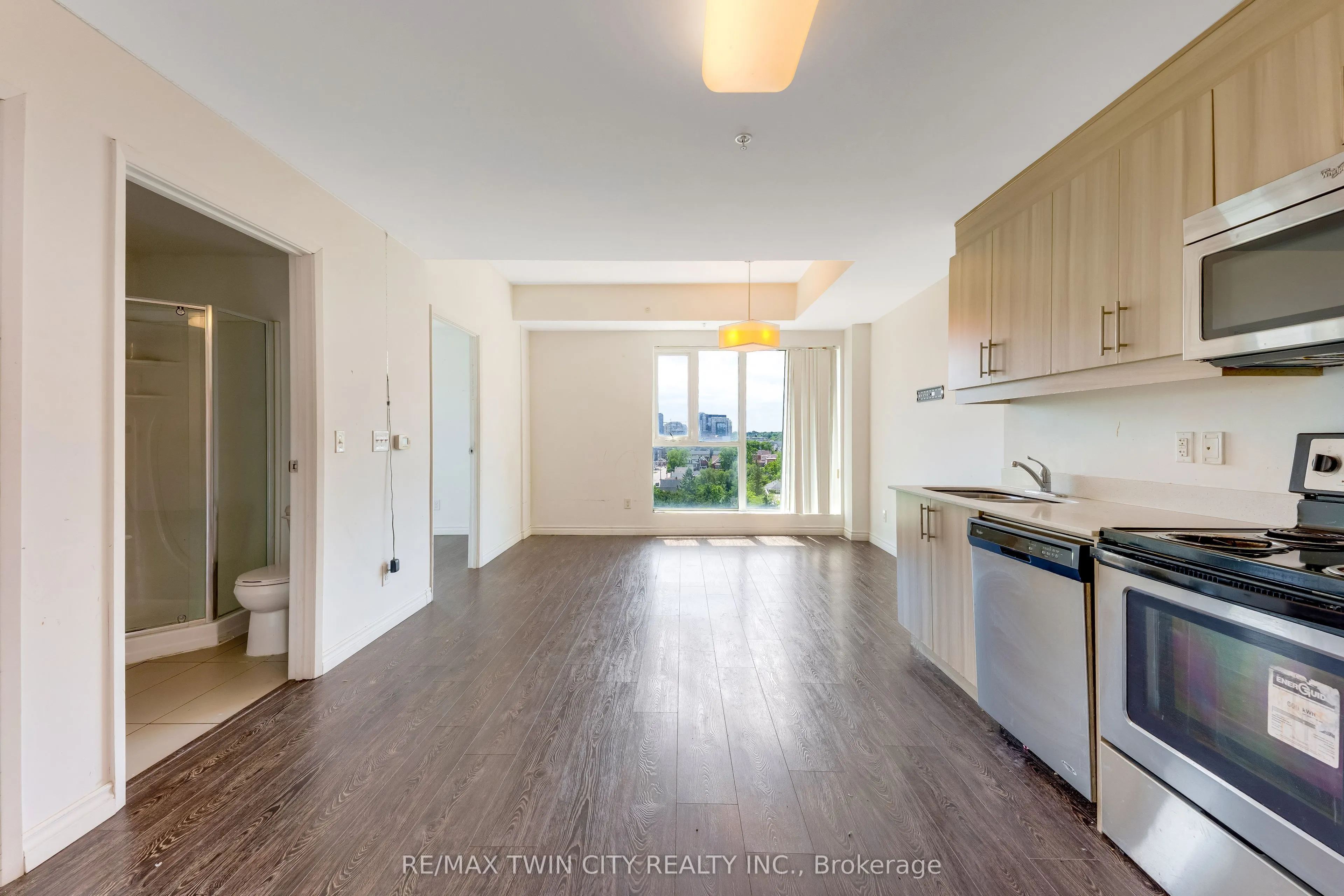 158 King Street N #802
