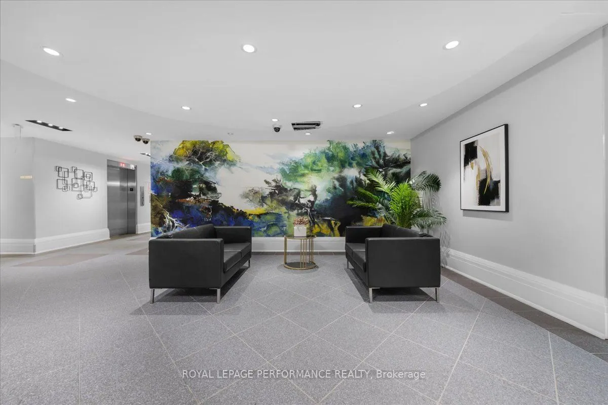 429 Somerset Street W #207
