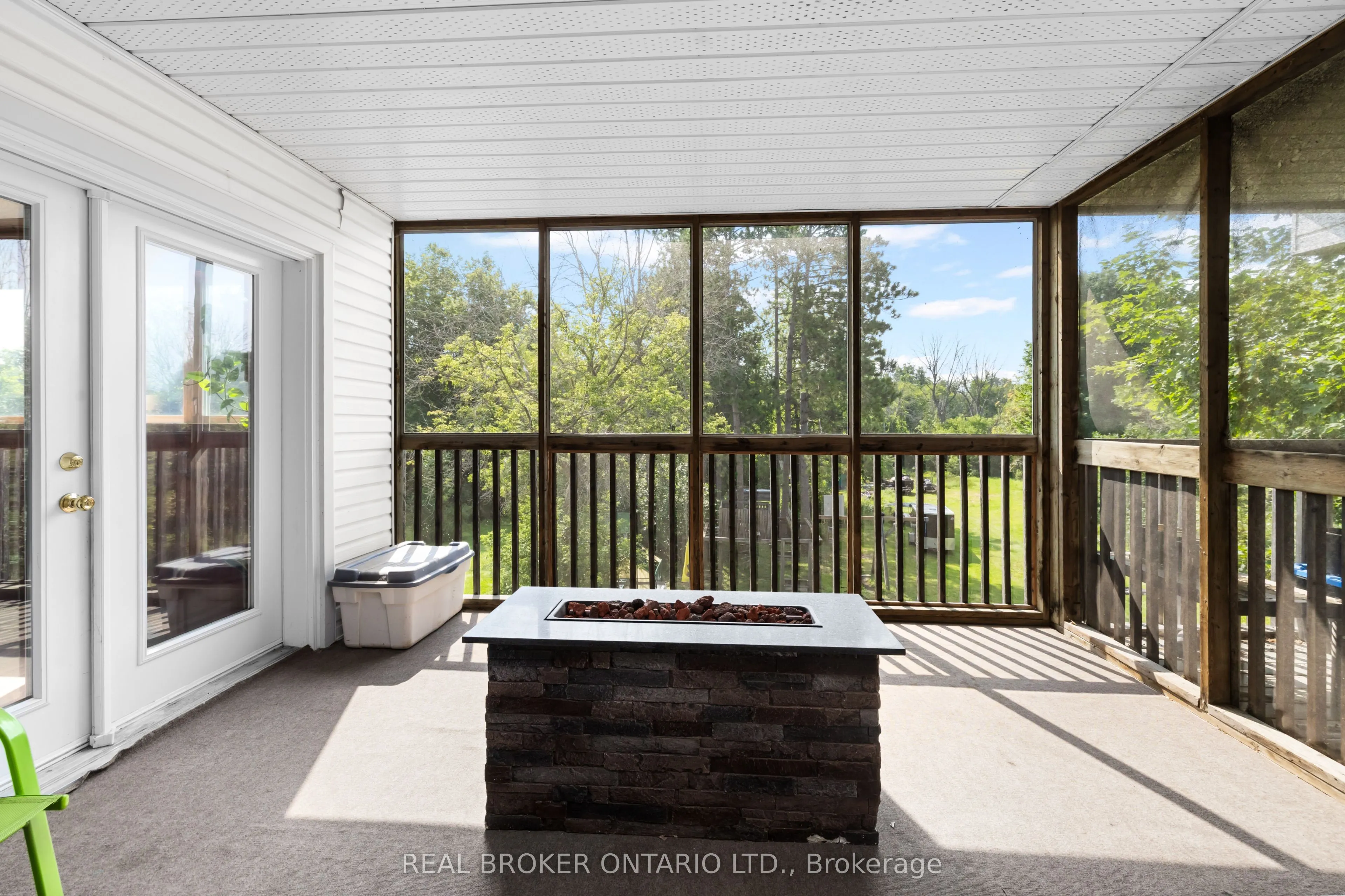 320 Clothier Street W