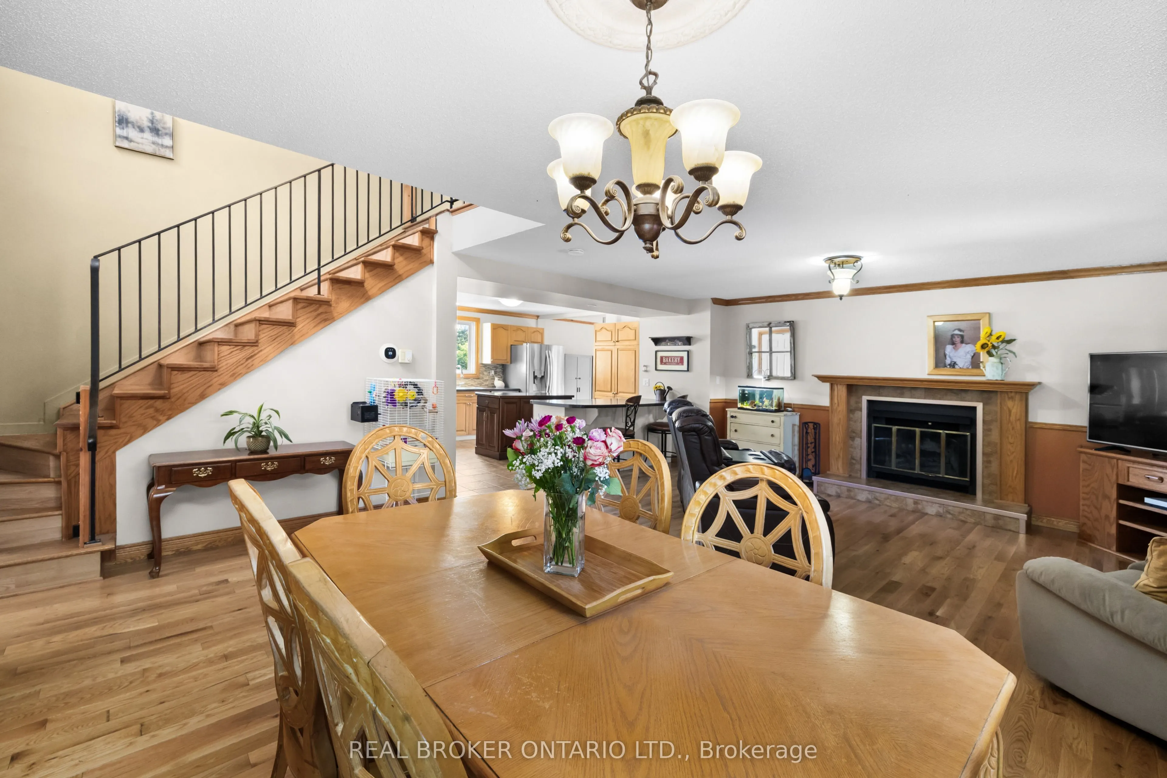 320 Clothier Street W