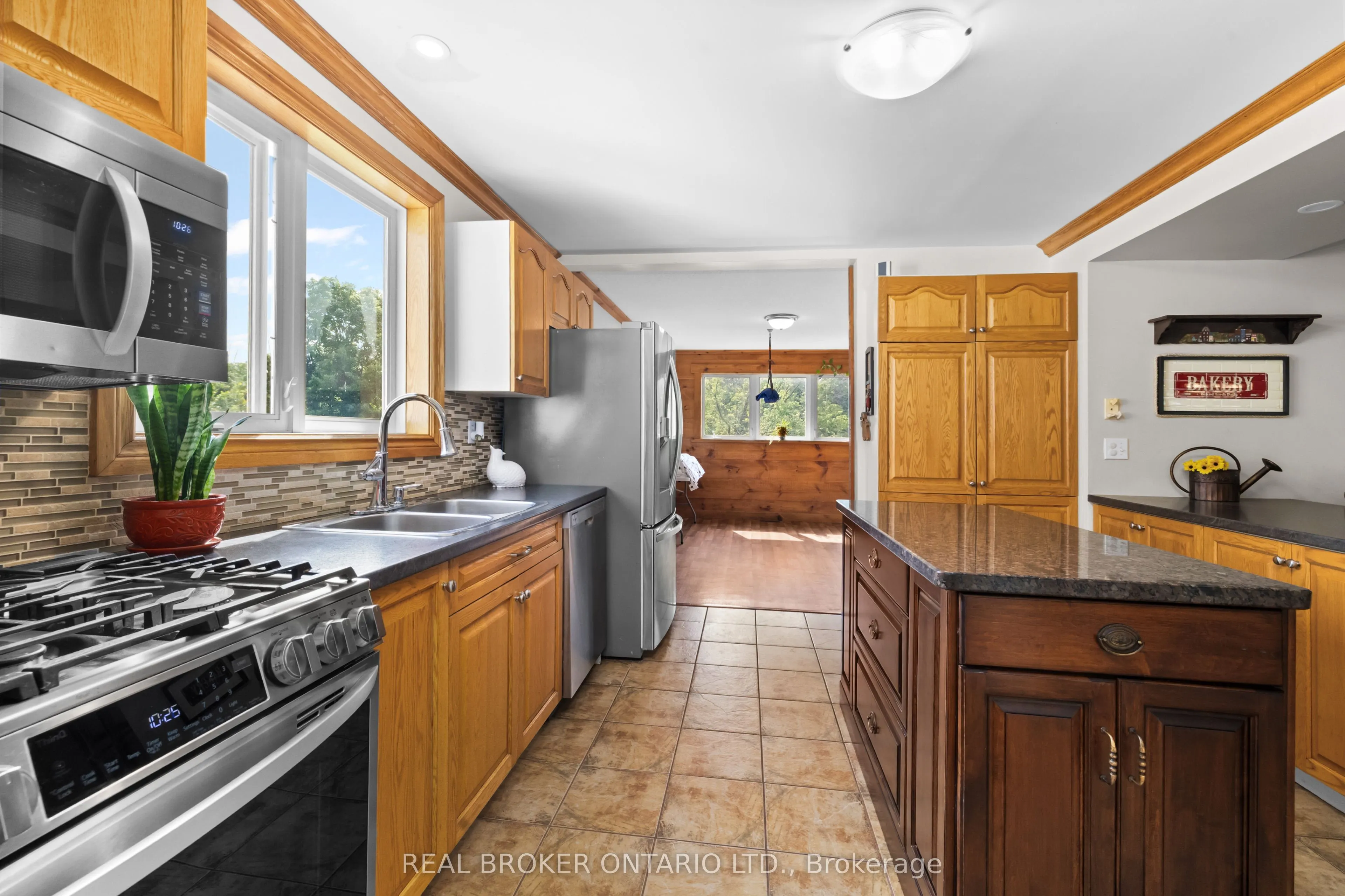 320 Clothier Street W