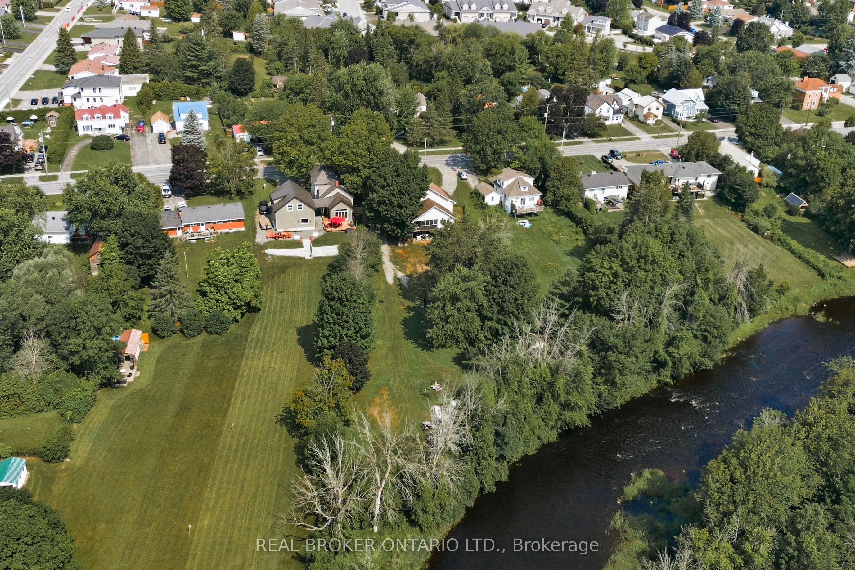 320 Clothier Street W