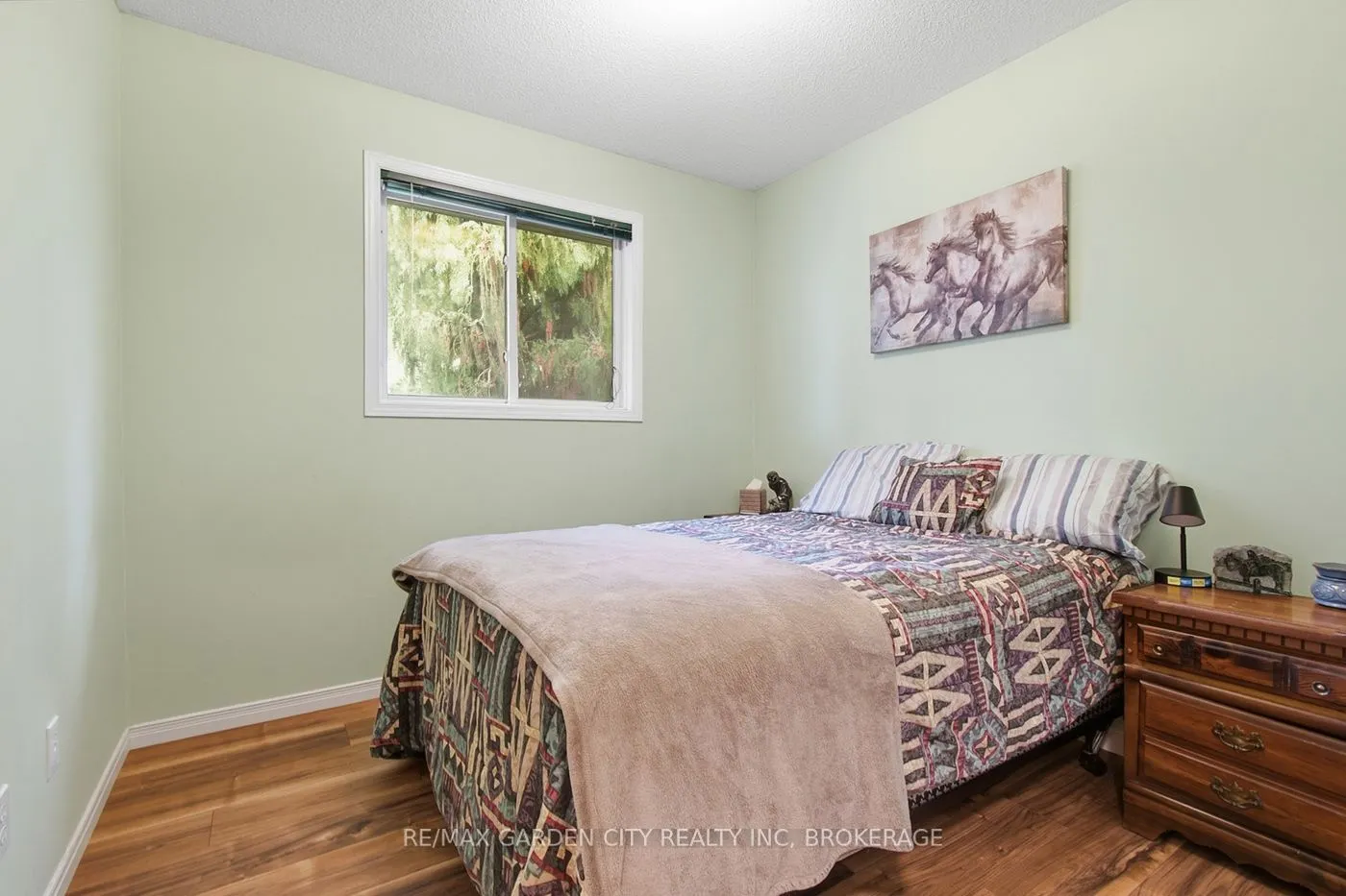 21 B Kelson Avenue N