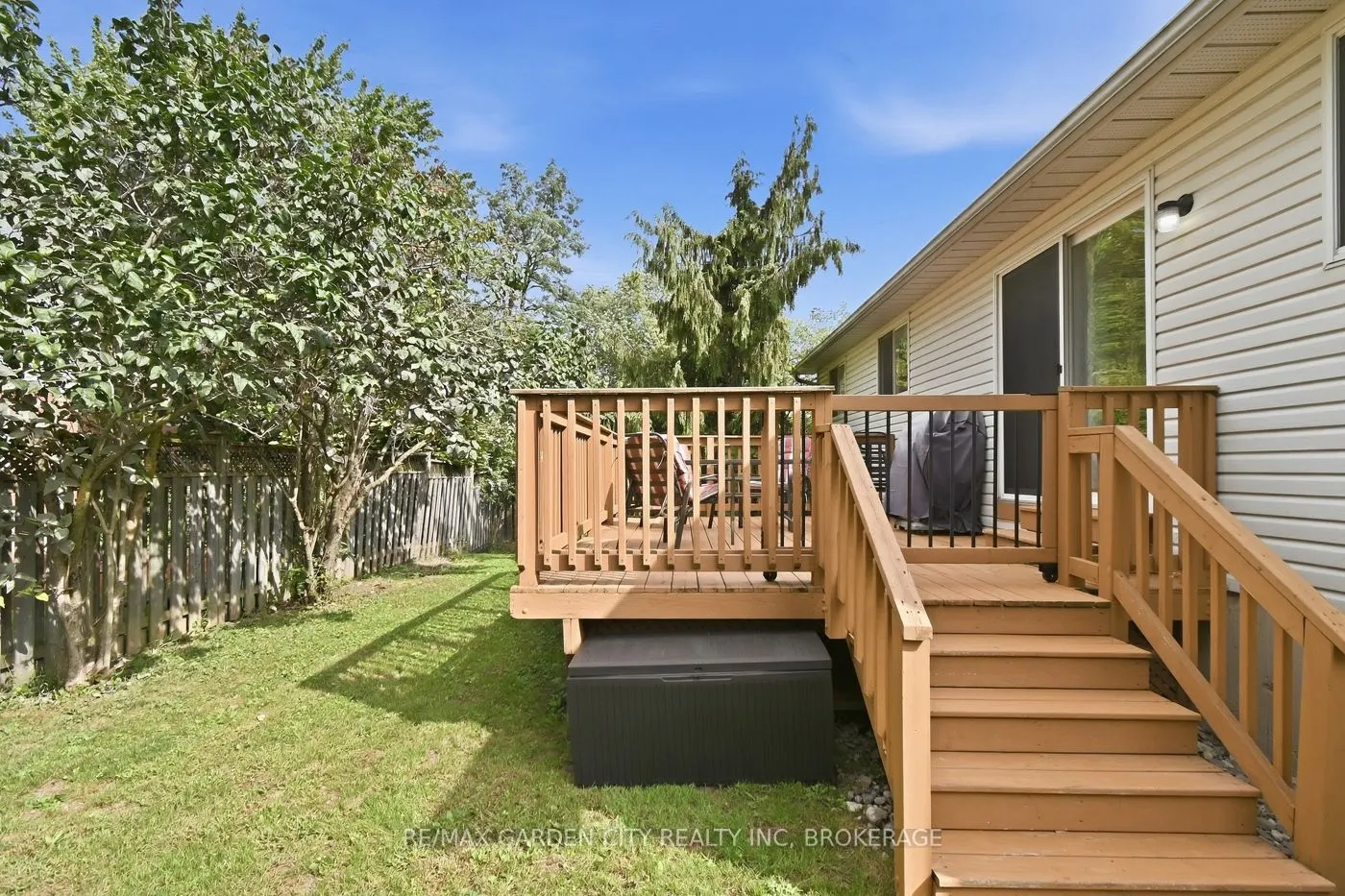 21 B Kelson Avenue N