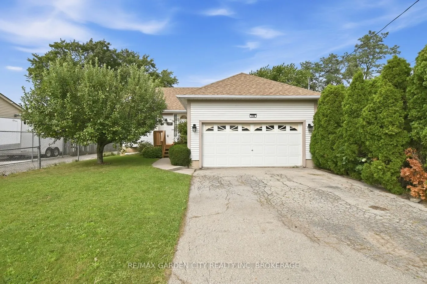 21 B Kelson Avenue N