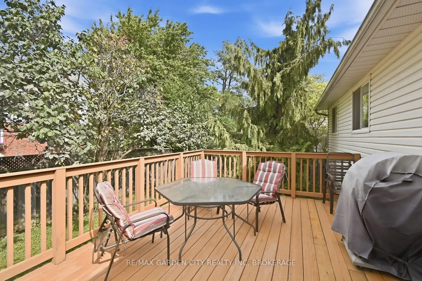 21 B Kelson Avenue N
