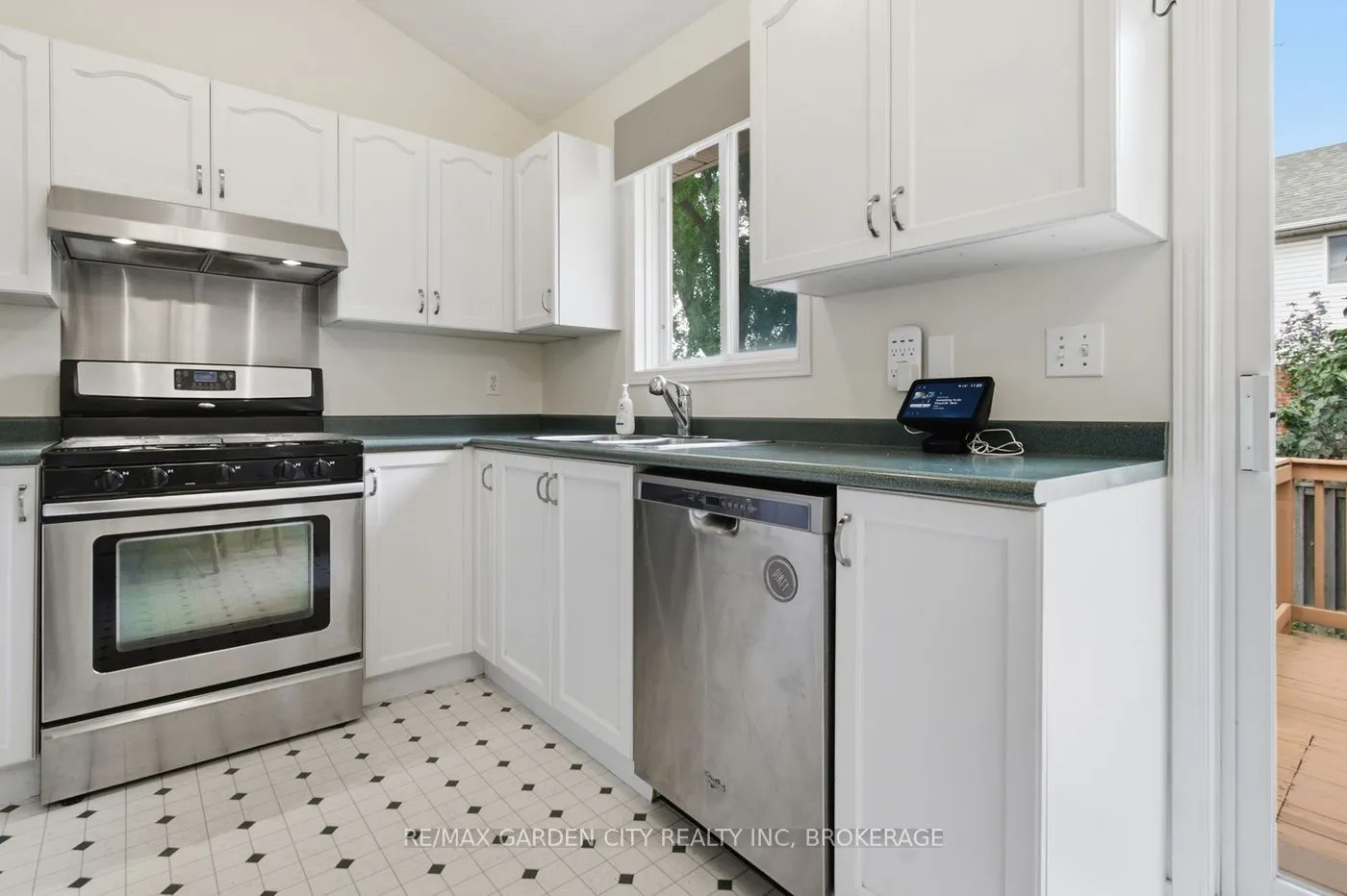 21 B Kelson Avenue N