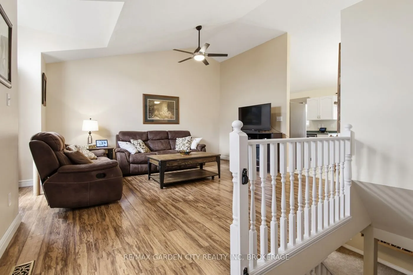 21 B Kelson Avenue N