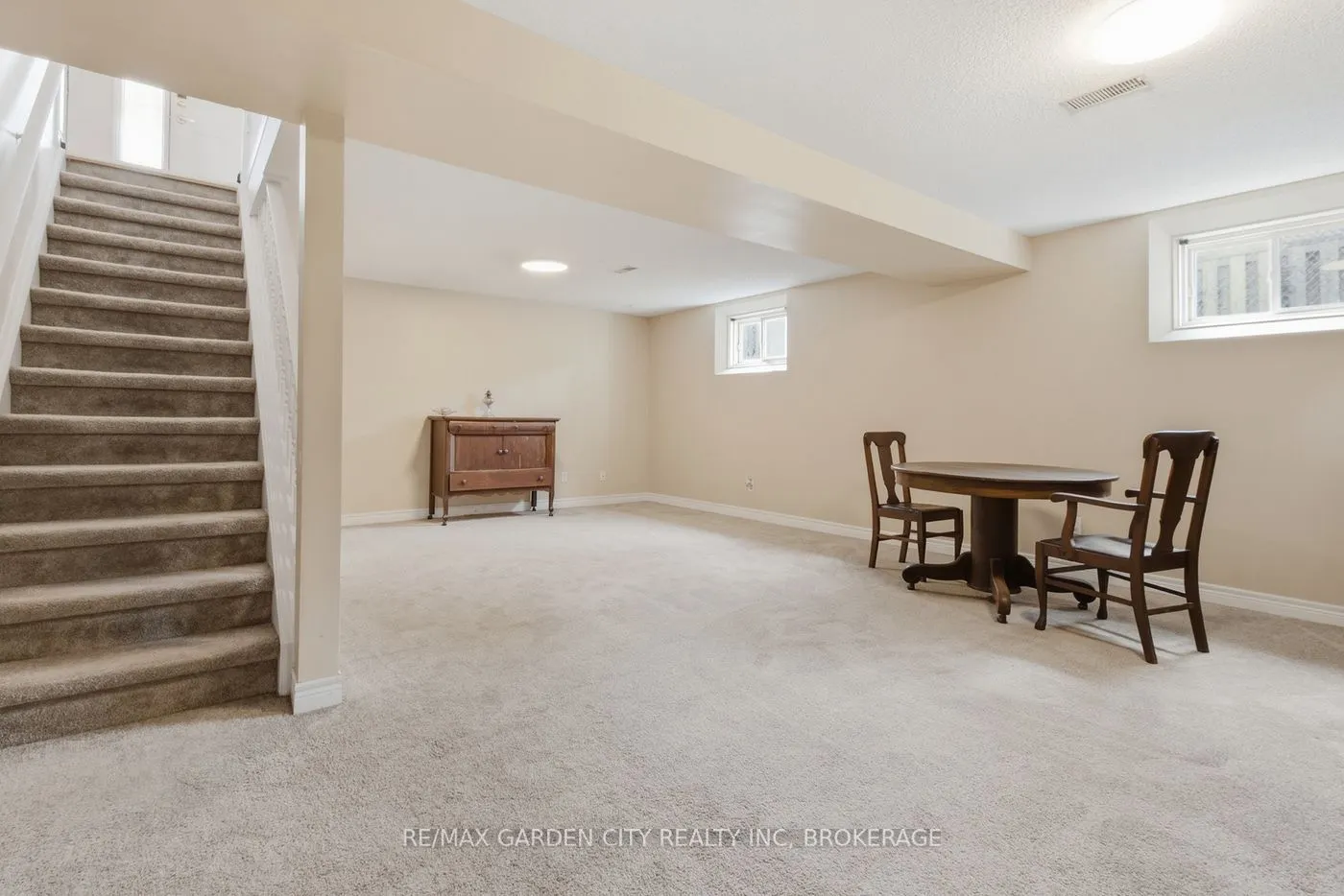 21 B Kelson Avenue N