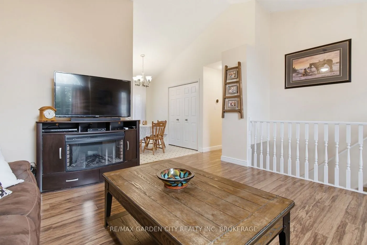 21 B Kelson Avenue N