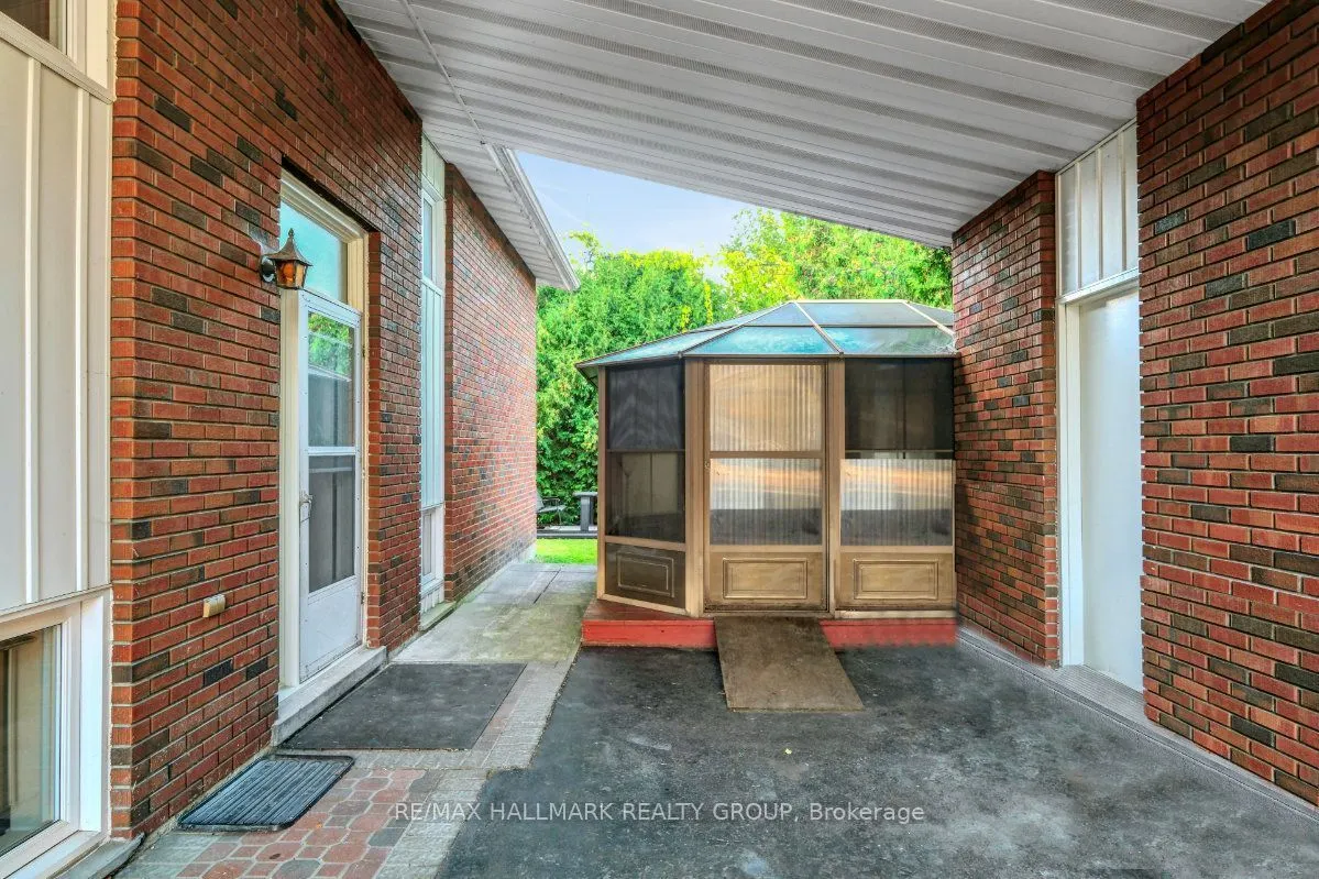 175 Carillon Street