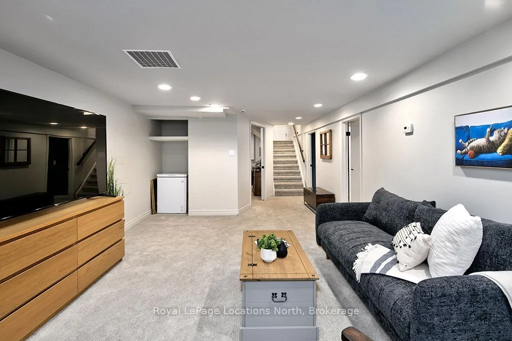 32 Napier Street E