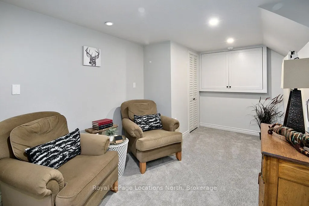 32 Napier Street E