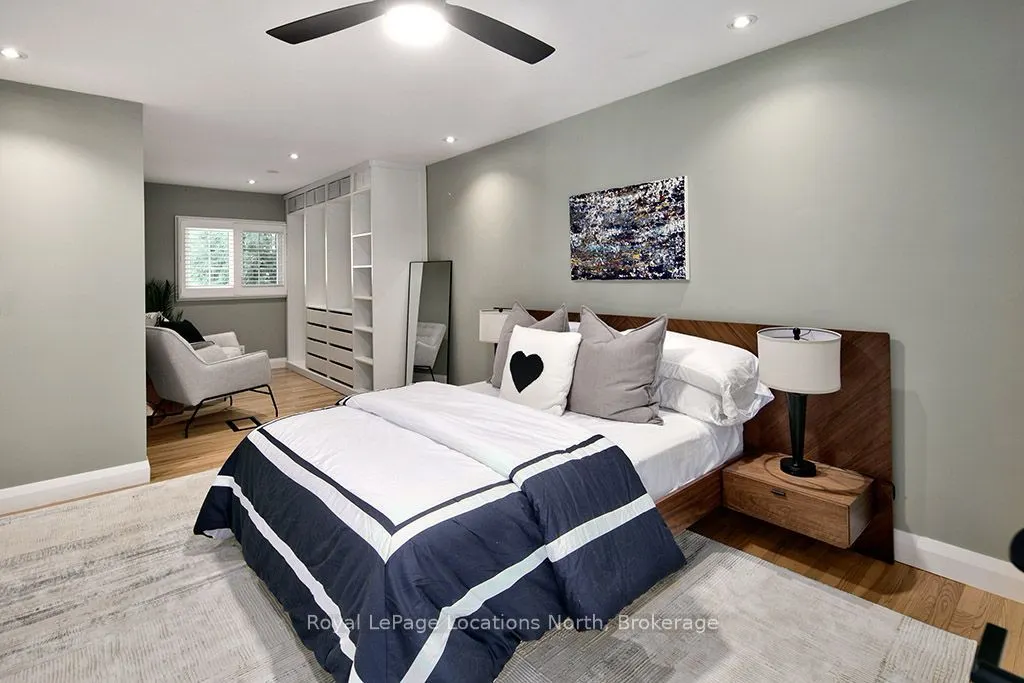 32 Napier Street E
