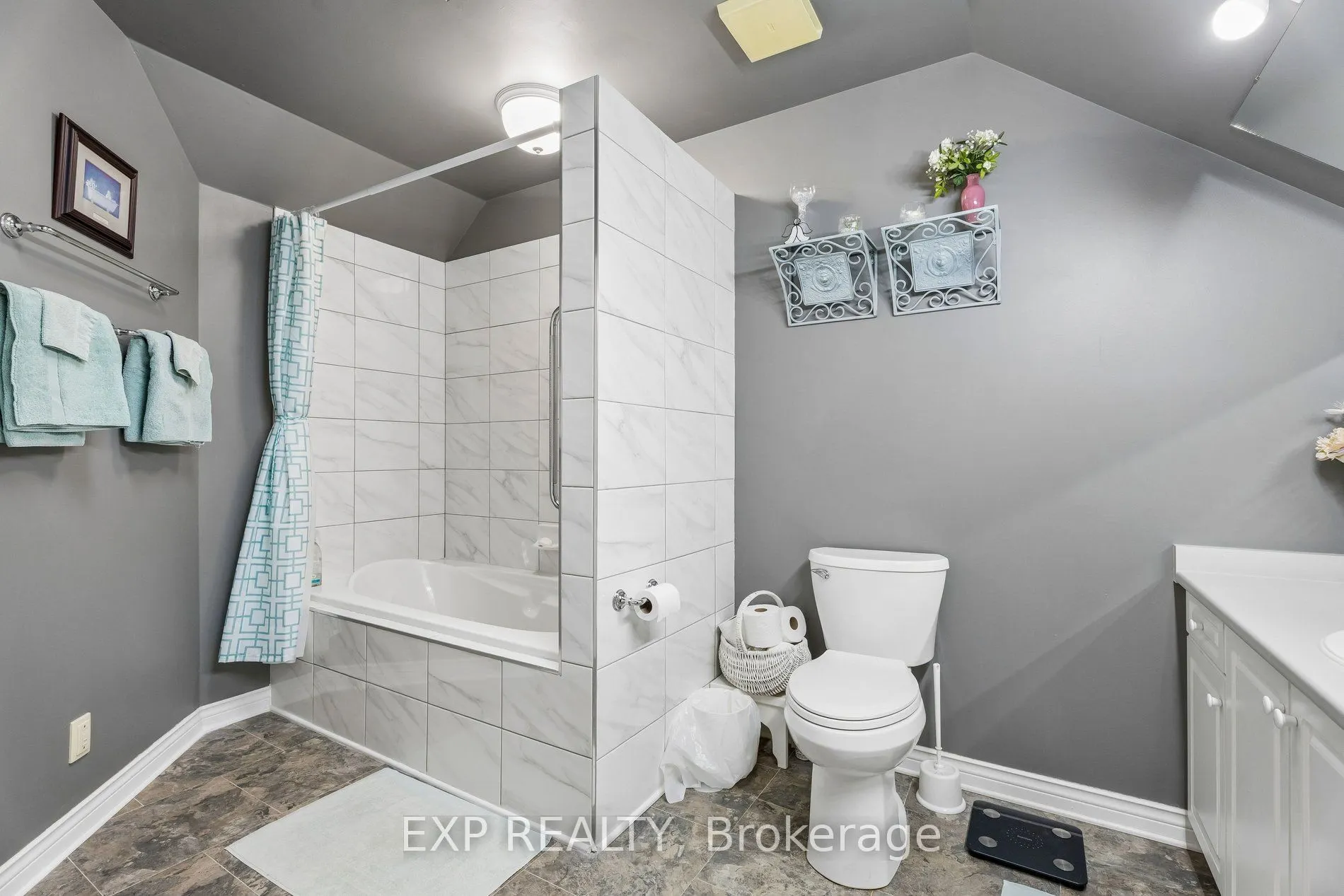 152 Dufferin Avenue #8