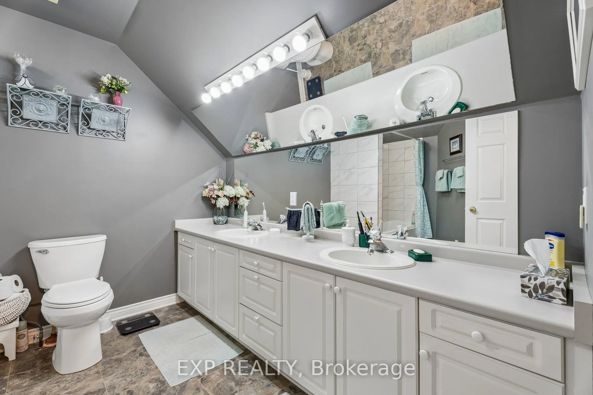 152 Dufferin Avenue #8