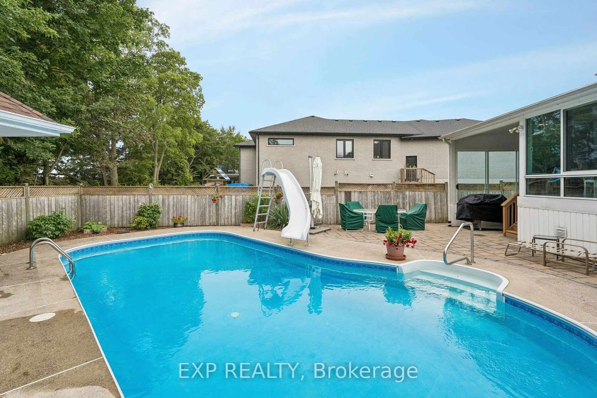 152 Dufferin Avenue #8