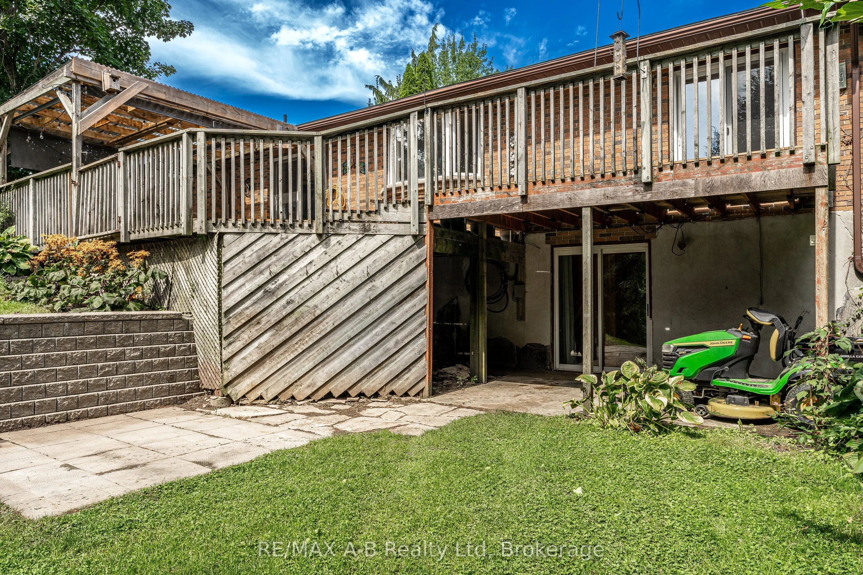 332 Widder Street E