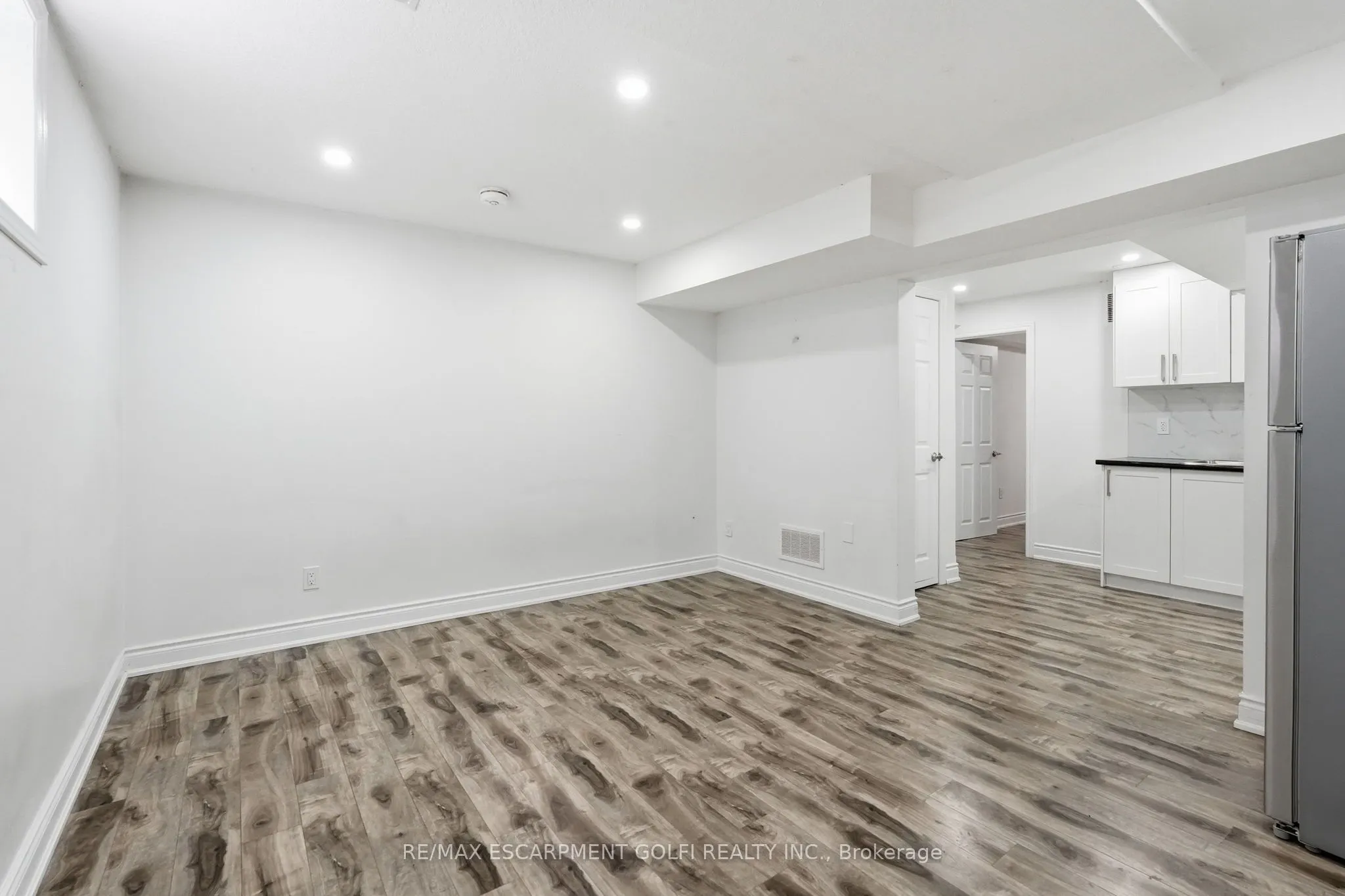 292 THORNCREST Drive