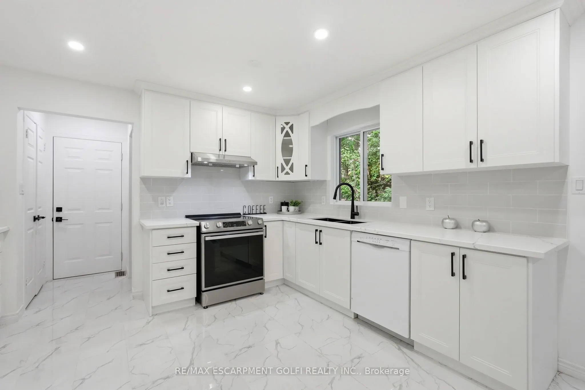 292 THORNCREST Drive