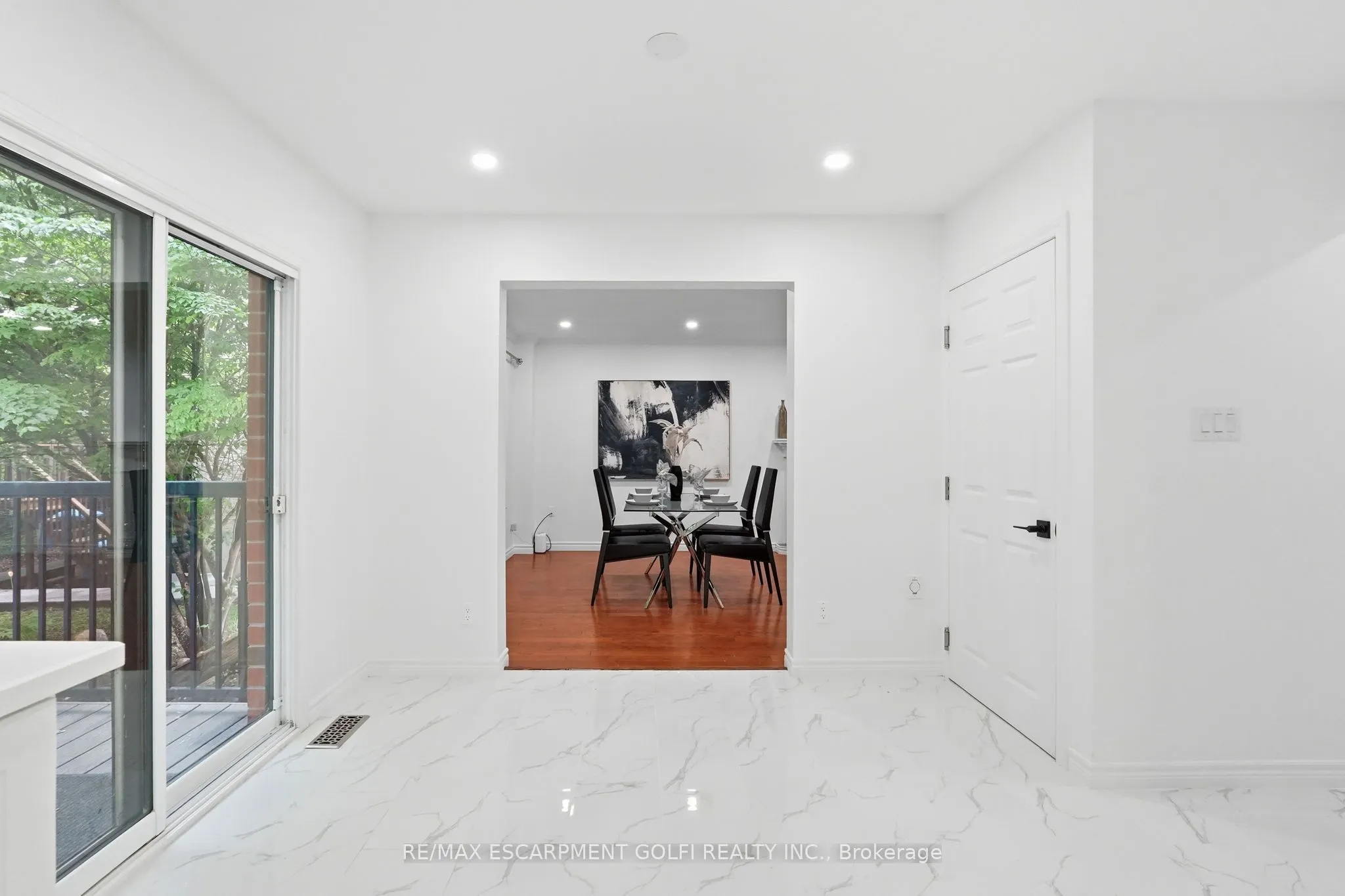 292 THORNCREST Drive