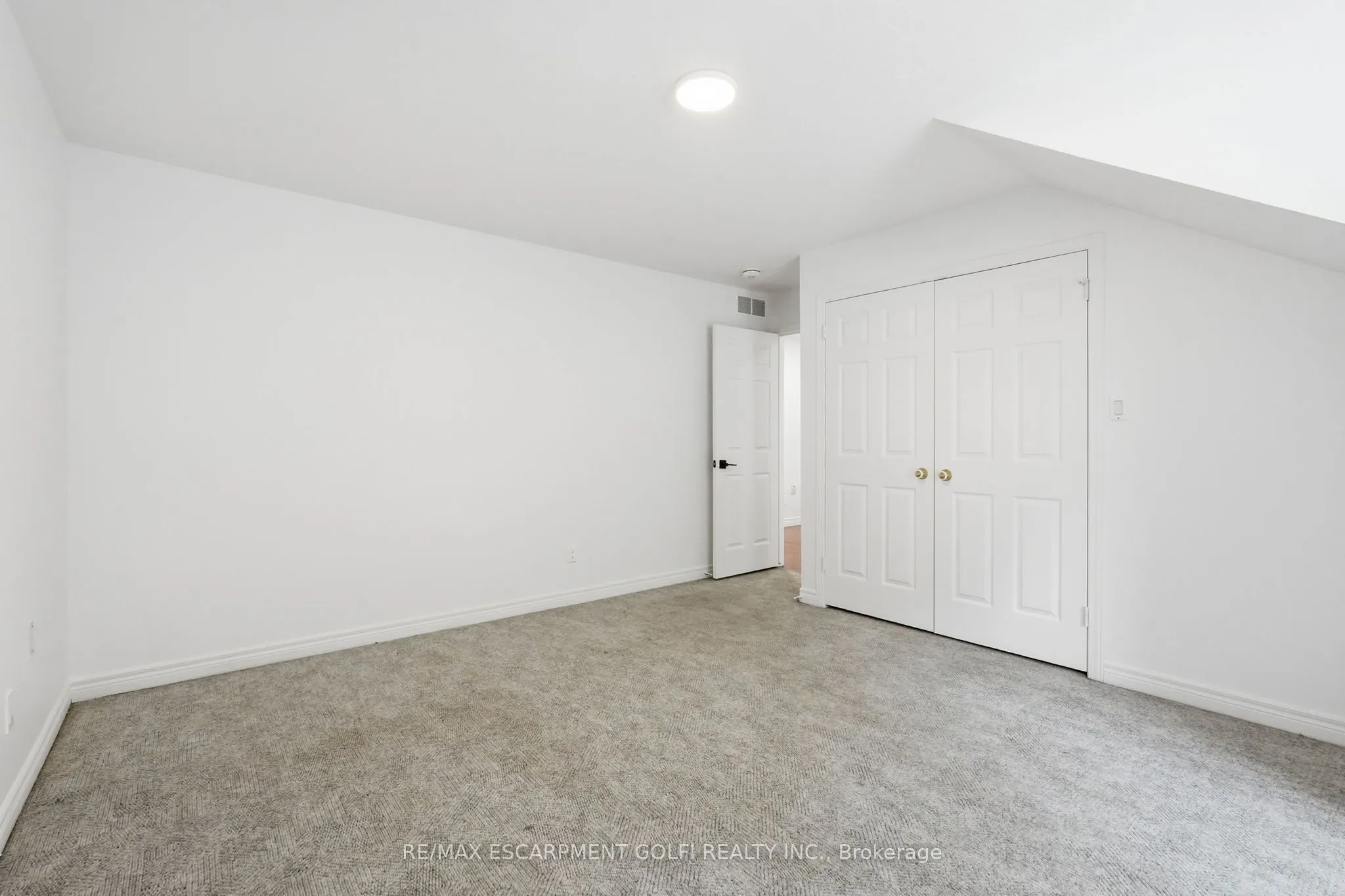 292 THORNCREST Drive