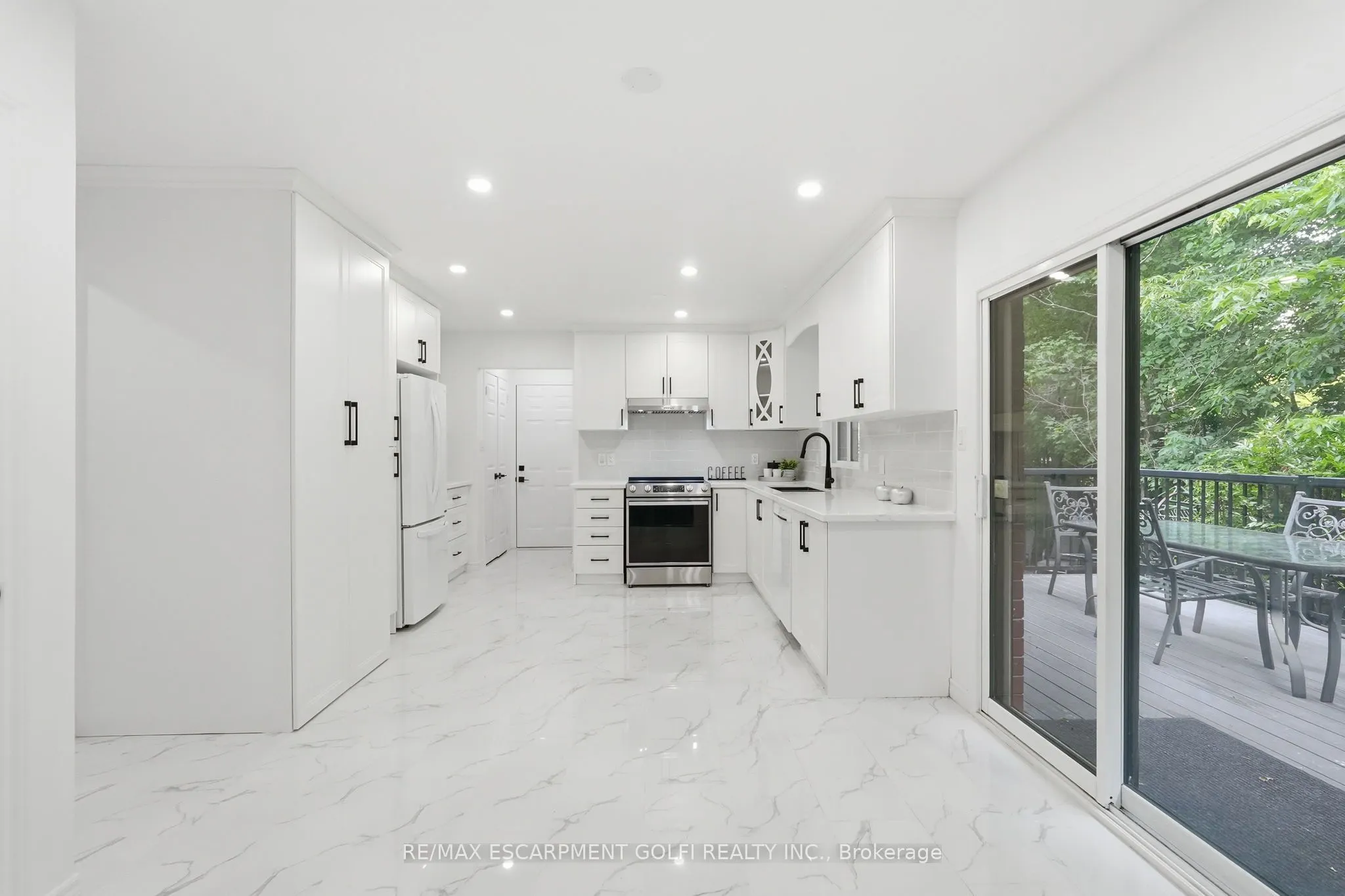292 THORNCREST Drive