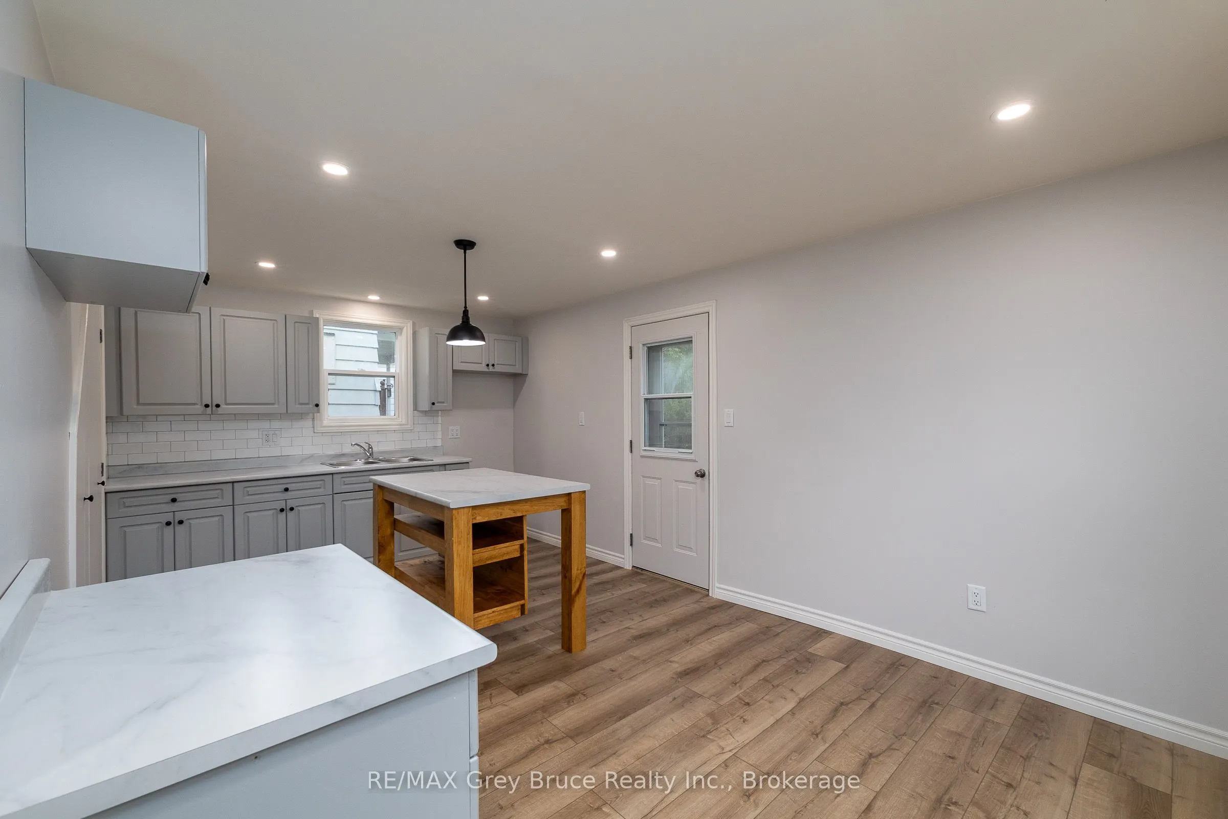 1131 3rd Avenue W