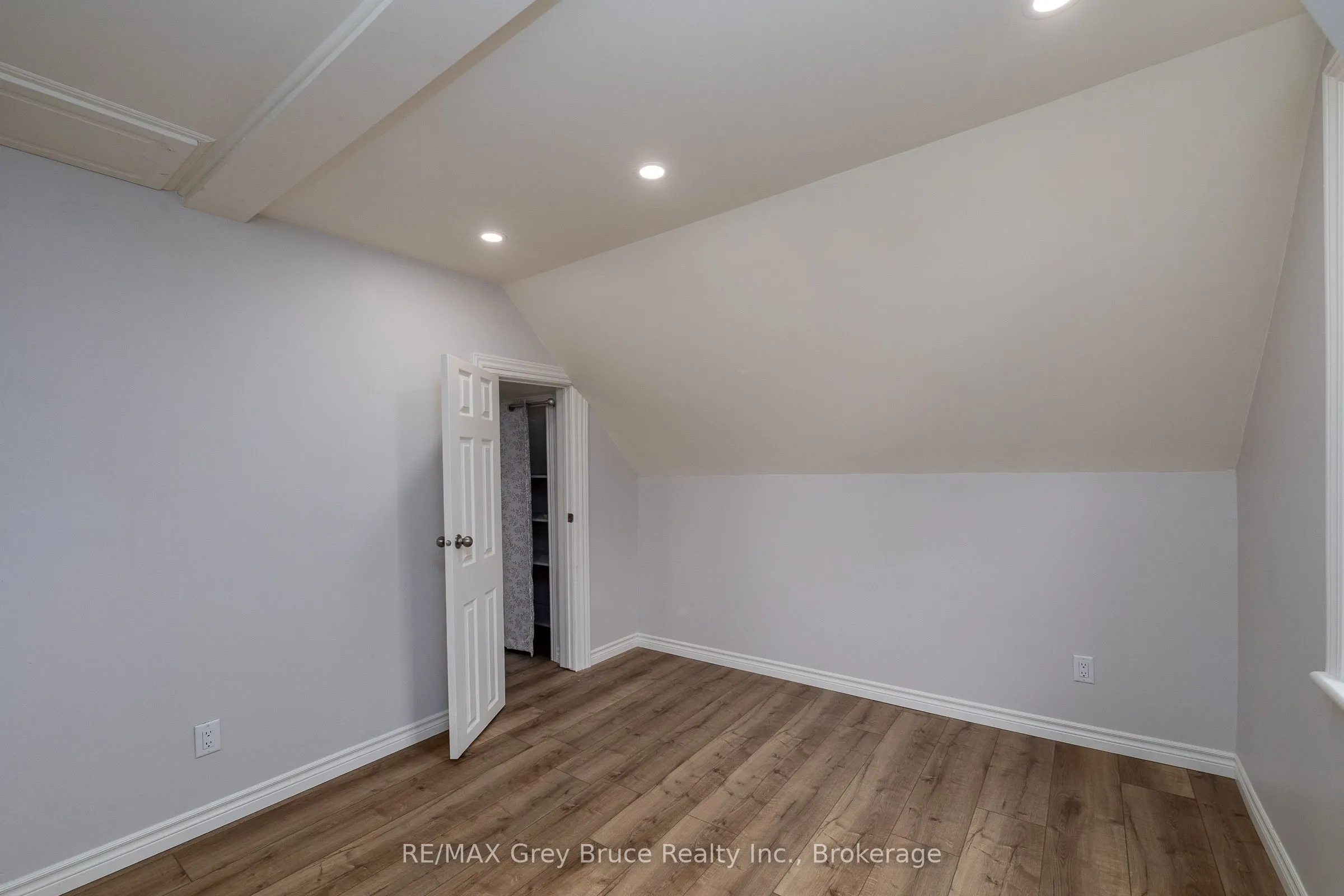 1131 3rd Avenue W