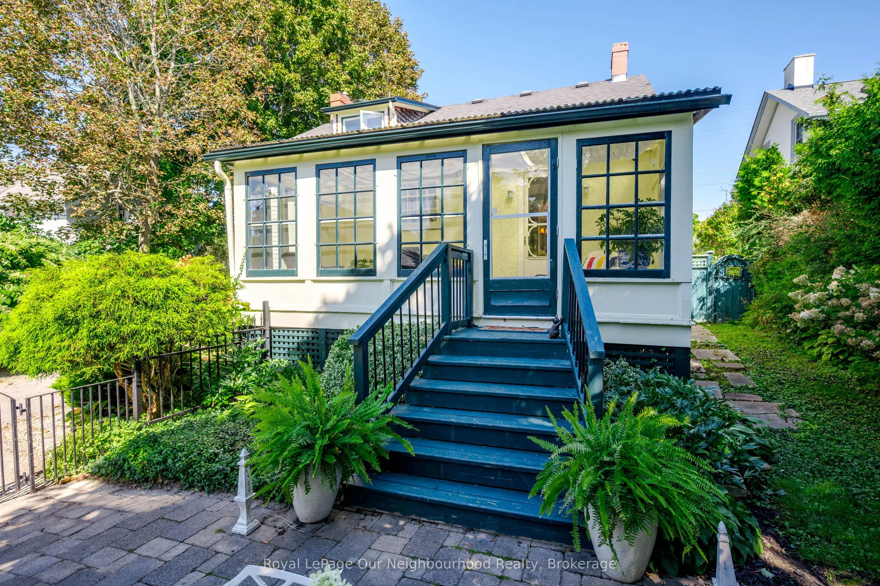 309 King Street W