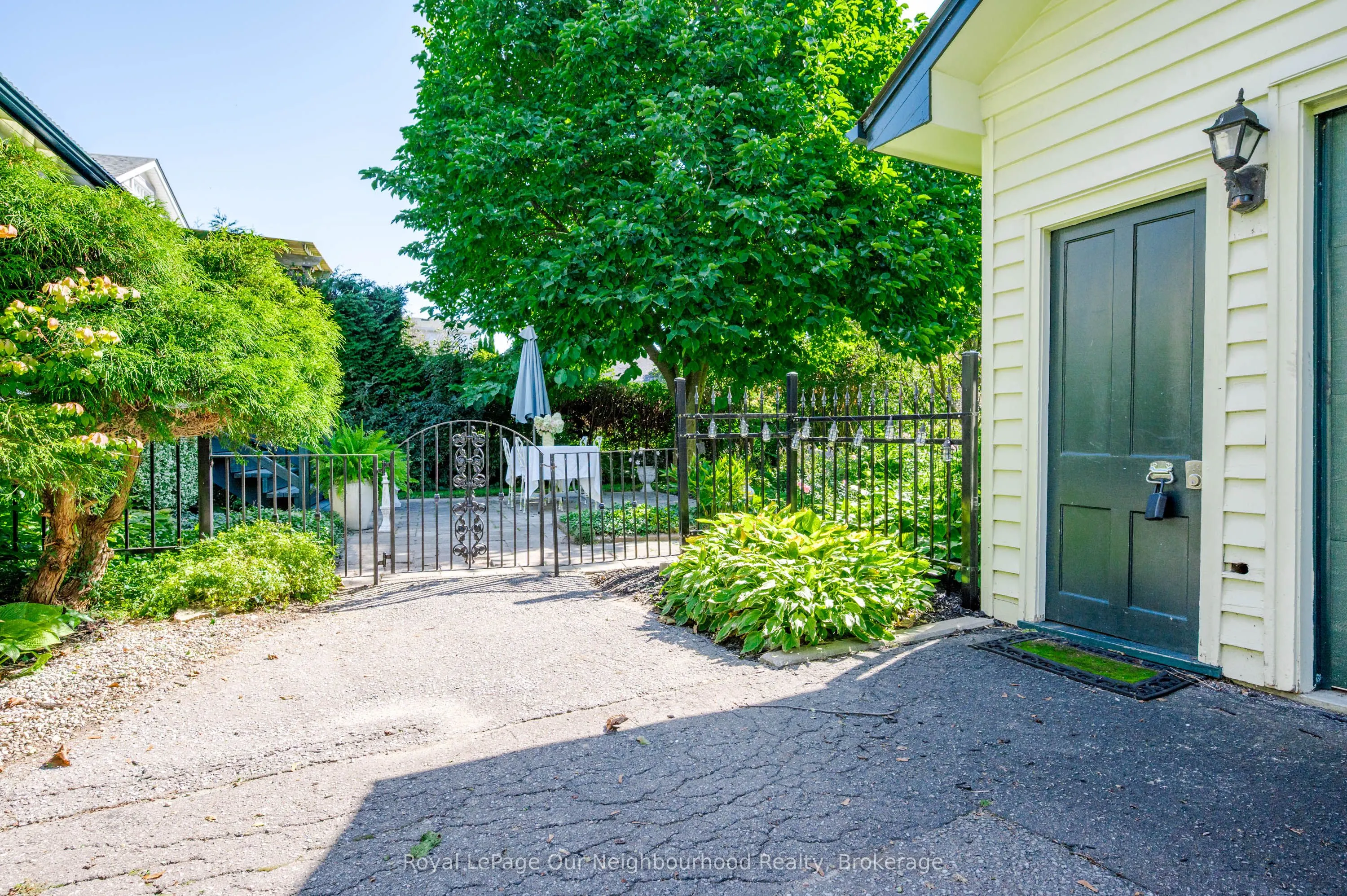 309 King Street W