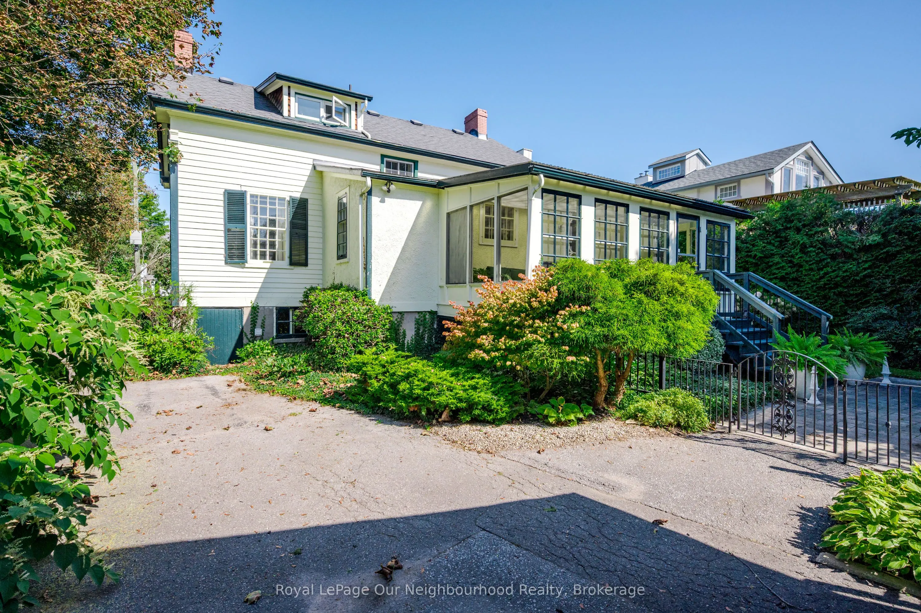309 King Street W
