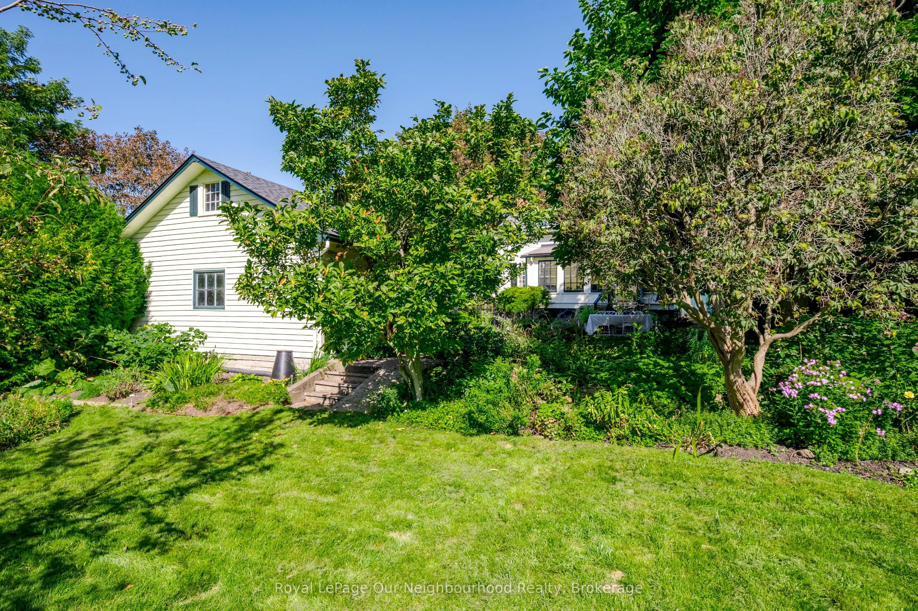 309 King Street W
