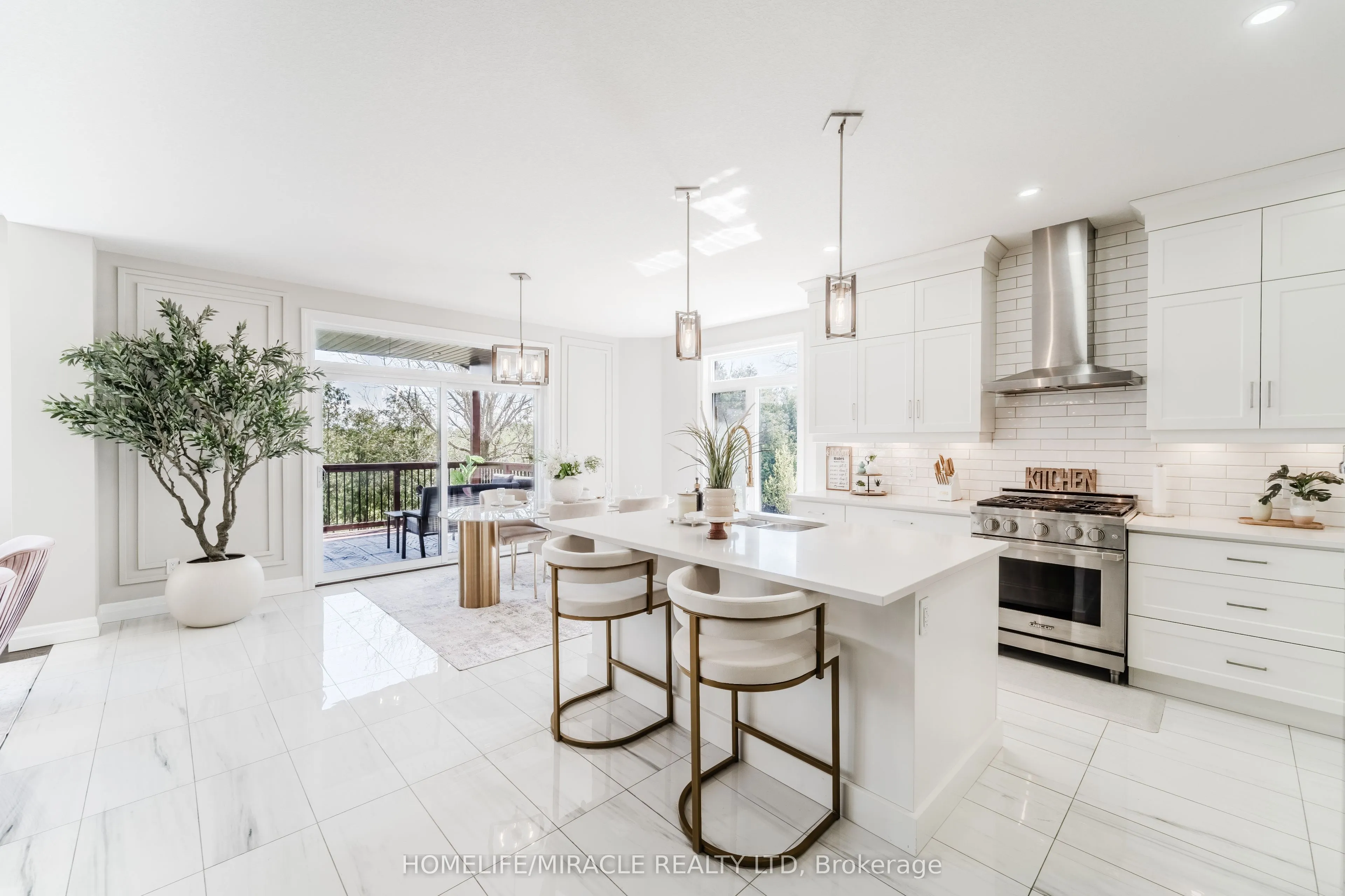 245 Tamarack Boulevard