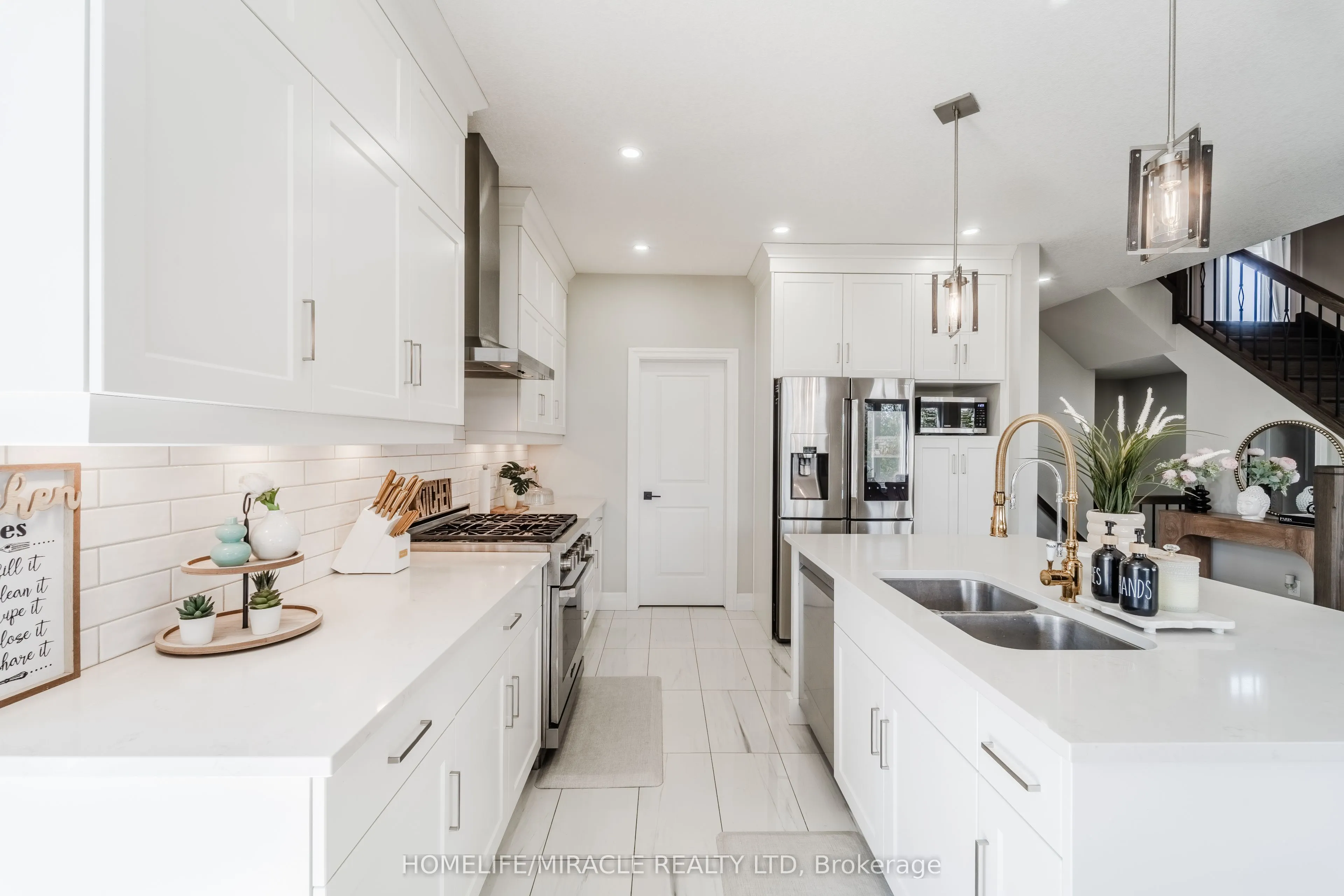 245 Tamarack Boulevard