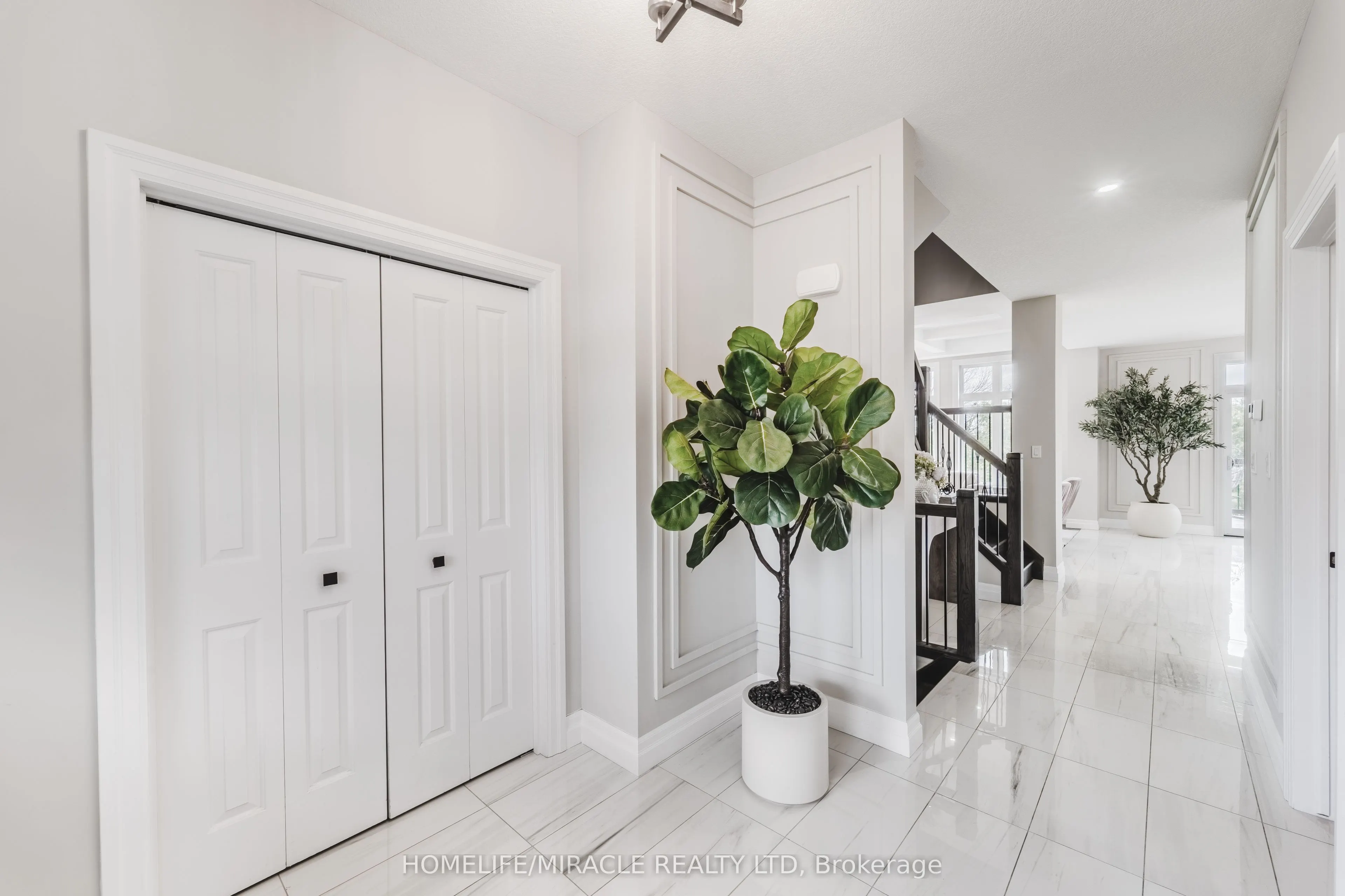 245 Tamarack Boulevard