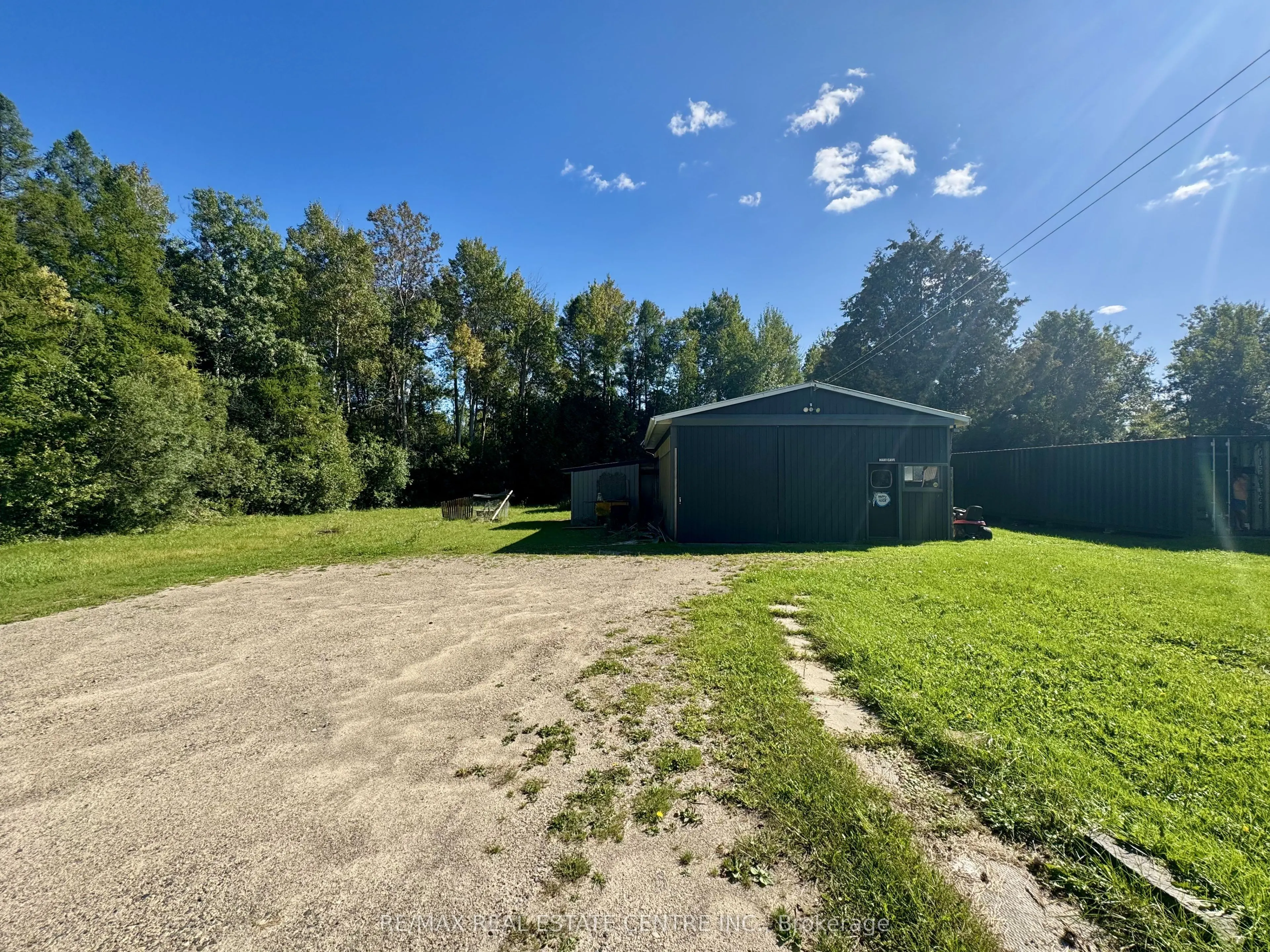 6587 Ellis Road