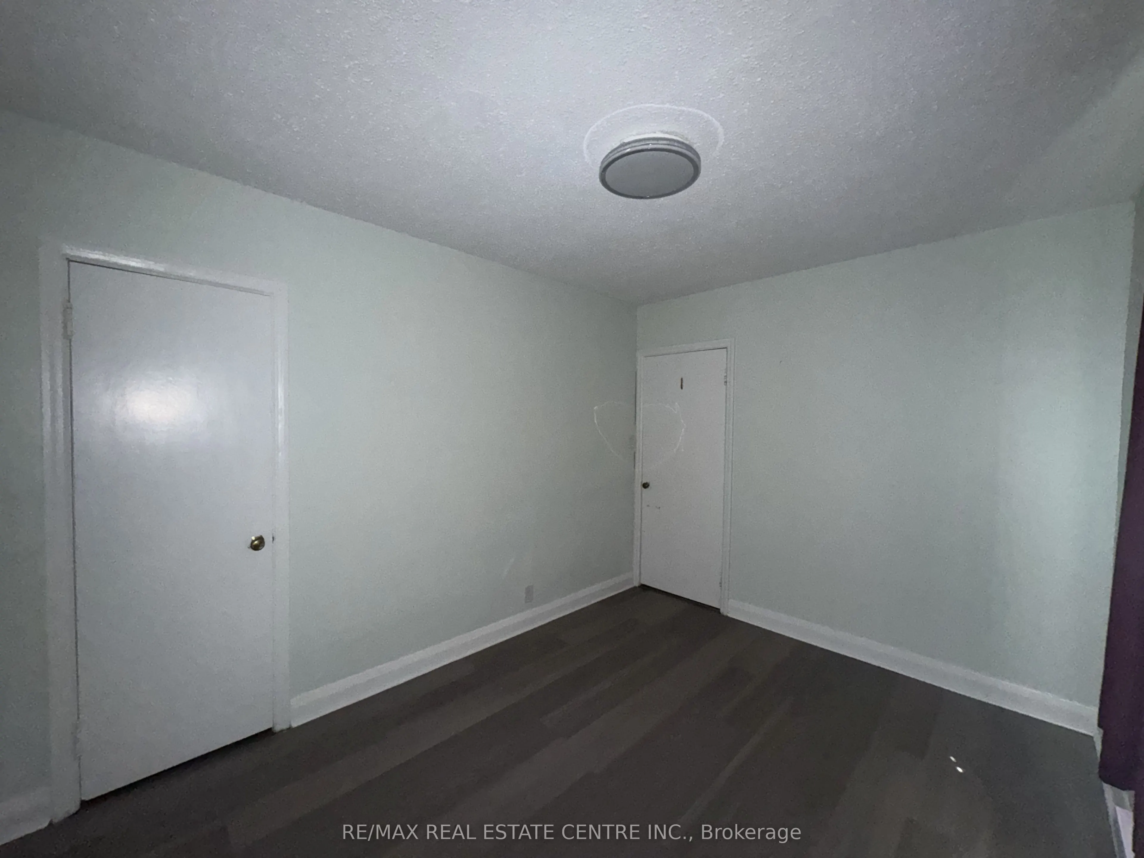 6587 Ellis Road
