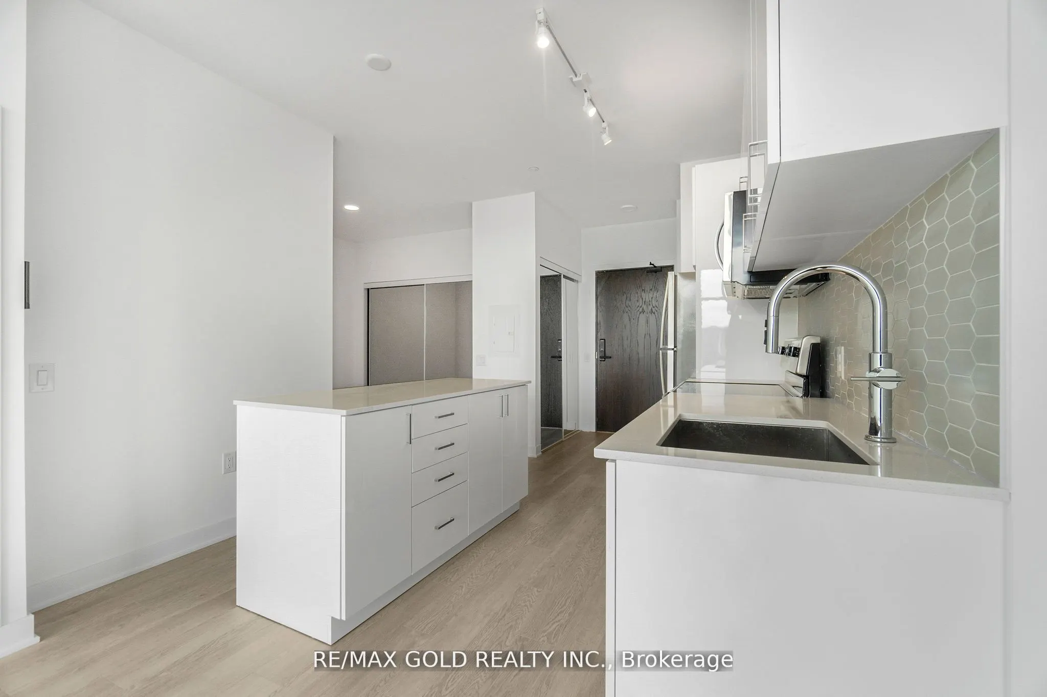 2782 Barton Street E #803