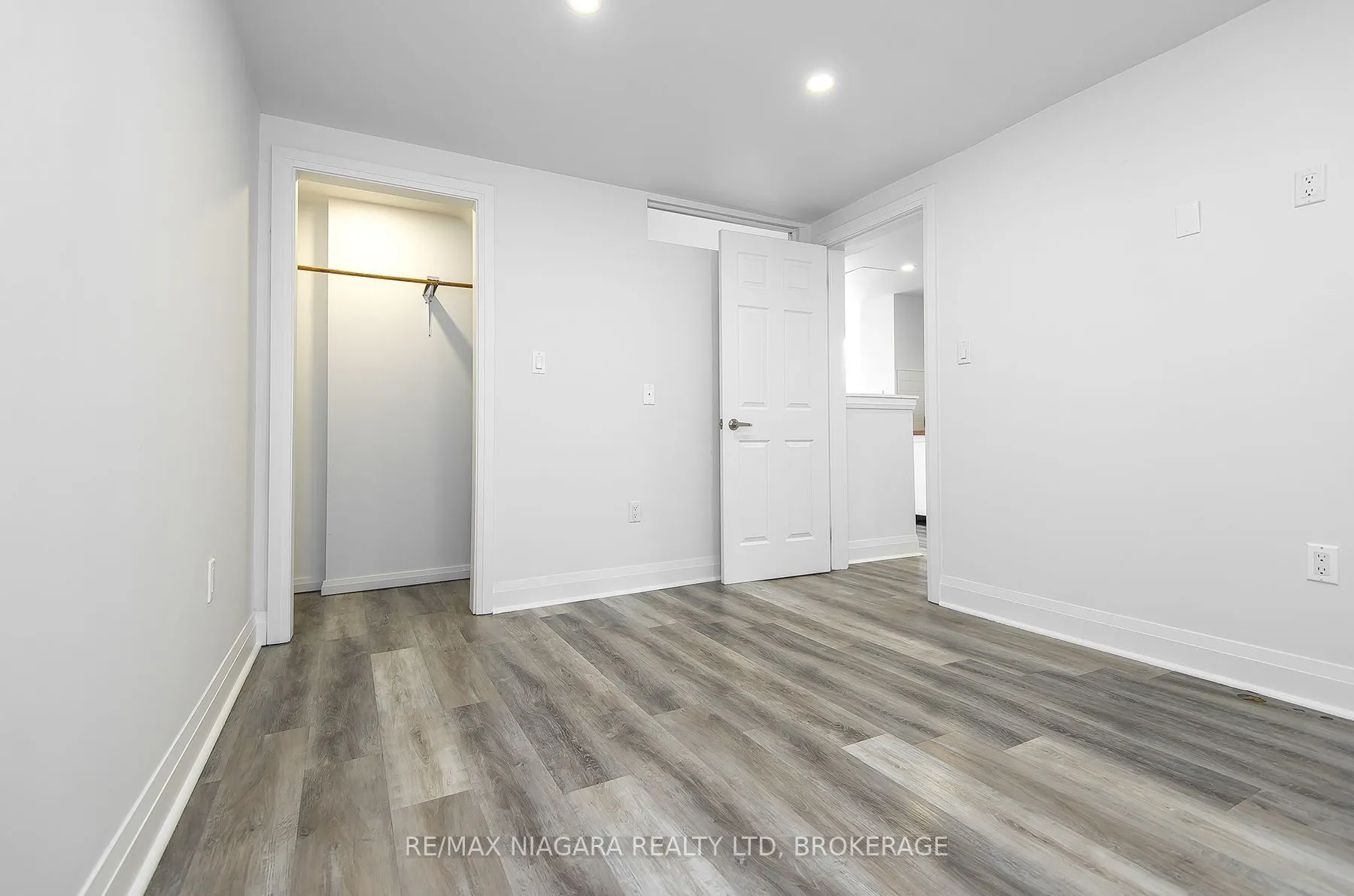 120 Main Street W