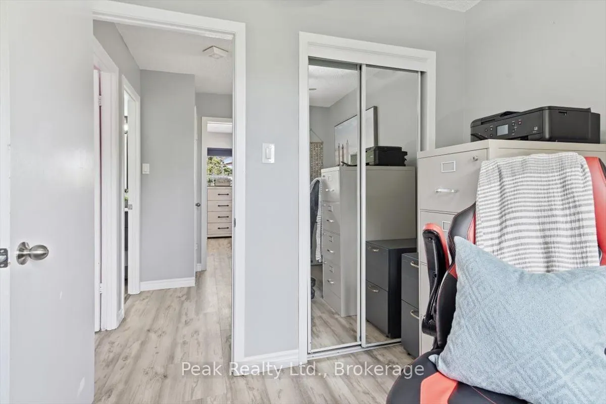 1673 Applewood Crescent