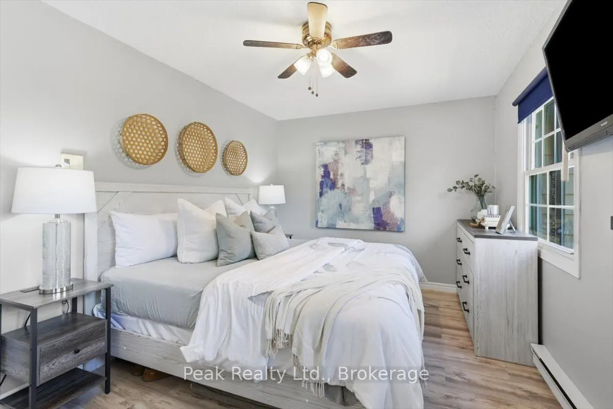 1673 Applewood Crescent