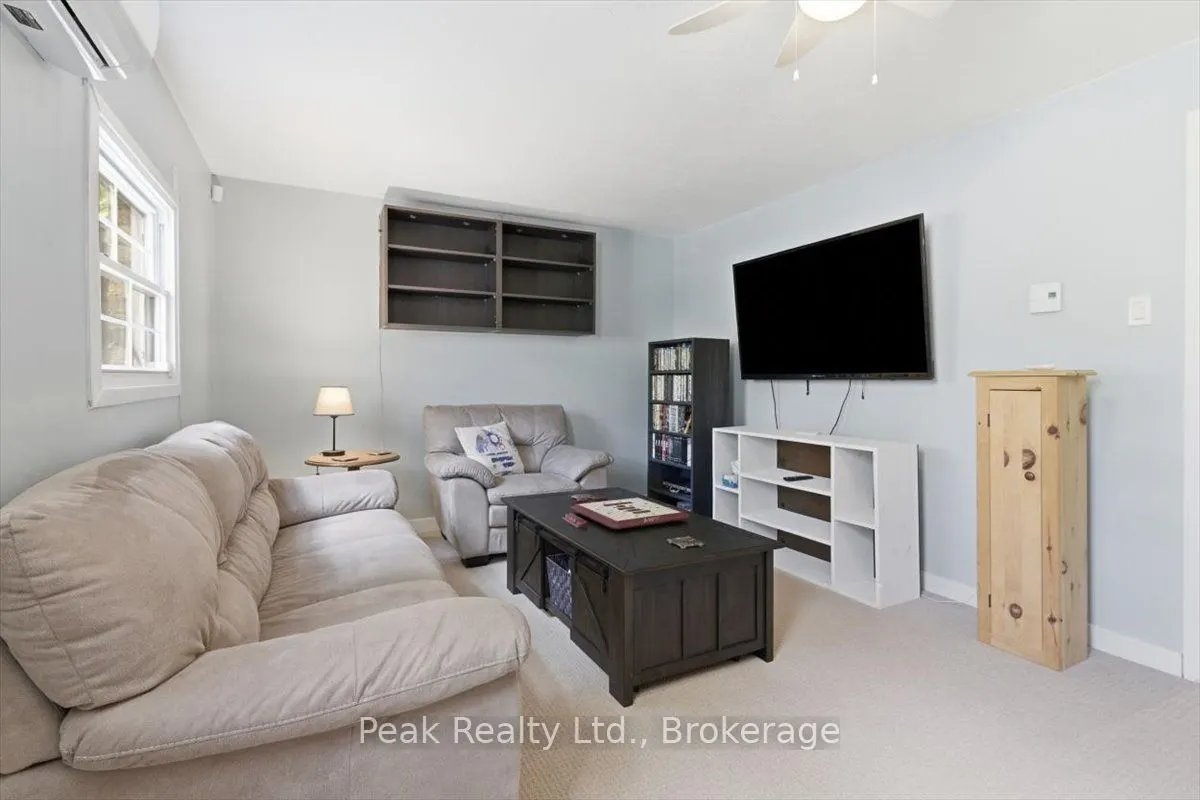 1673 Applewood Crescent