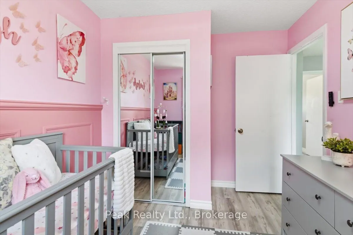 1673 Applewood Crescent