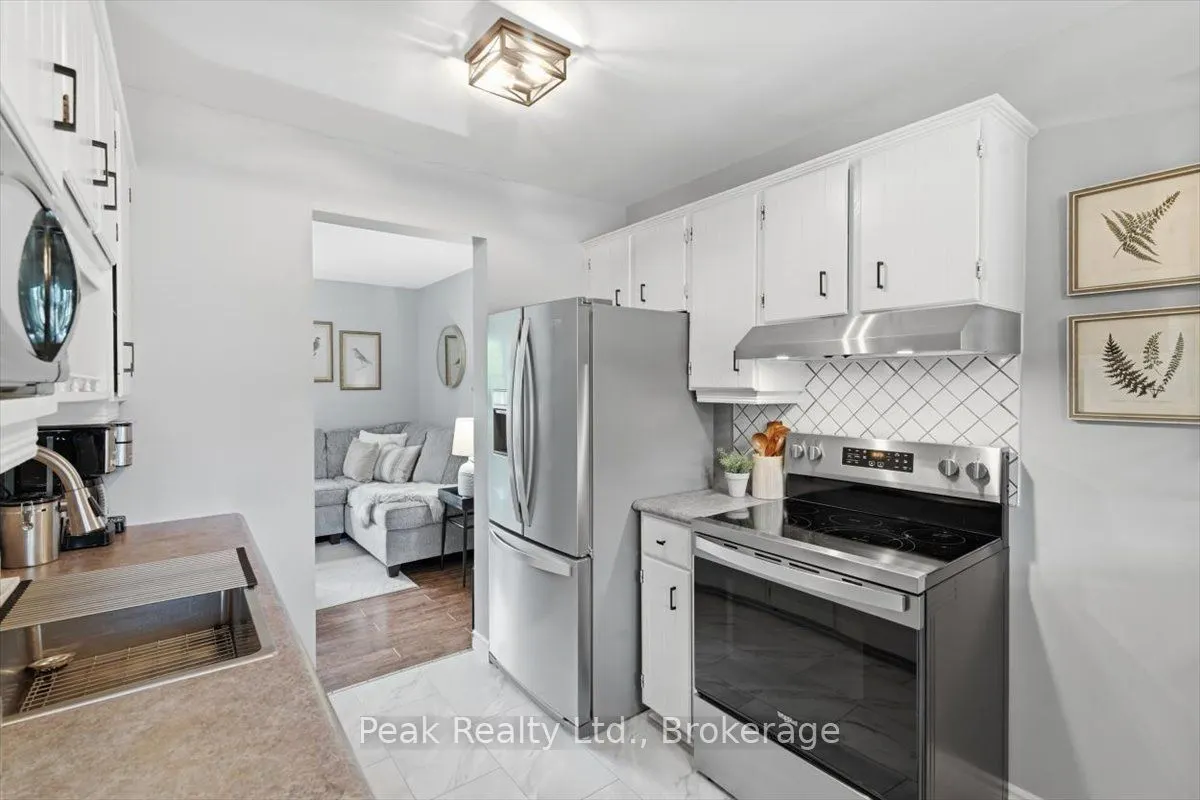 1673 Applewood Crescent