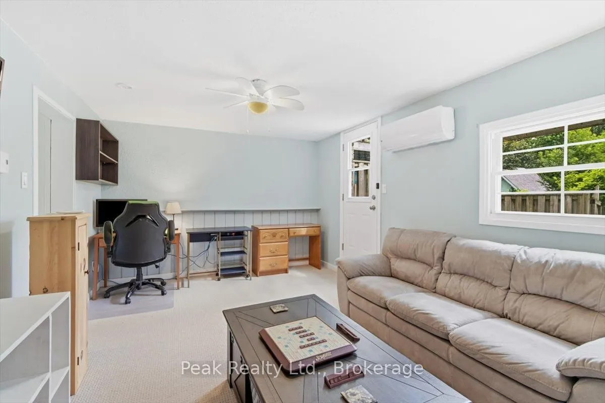 1673 Applewood Crescent