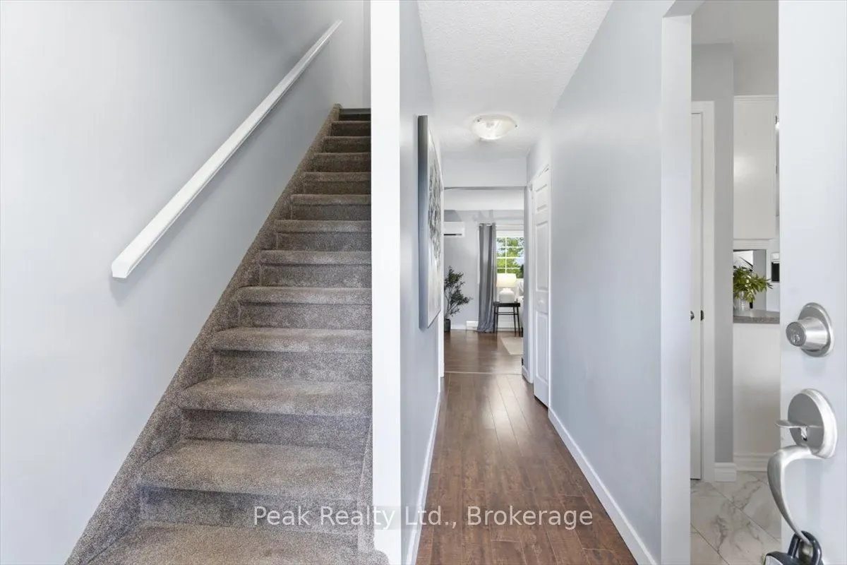 1673 Applewood Crescent