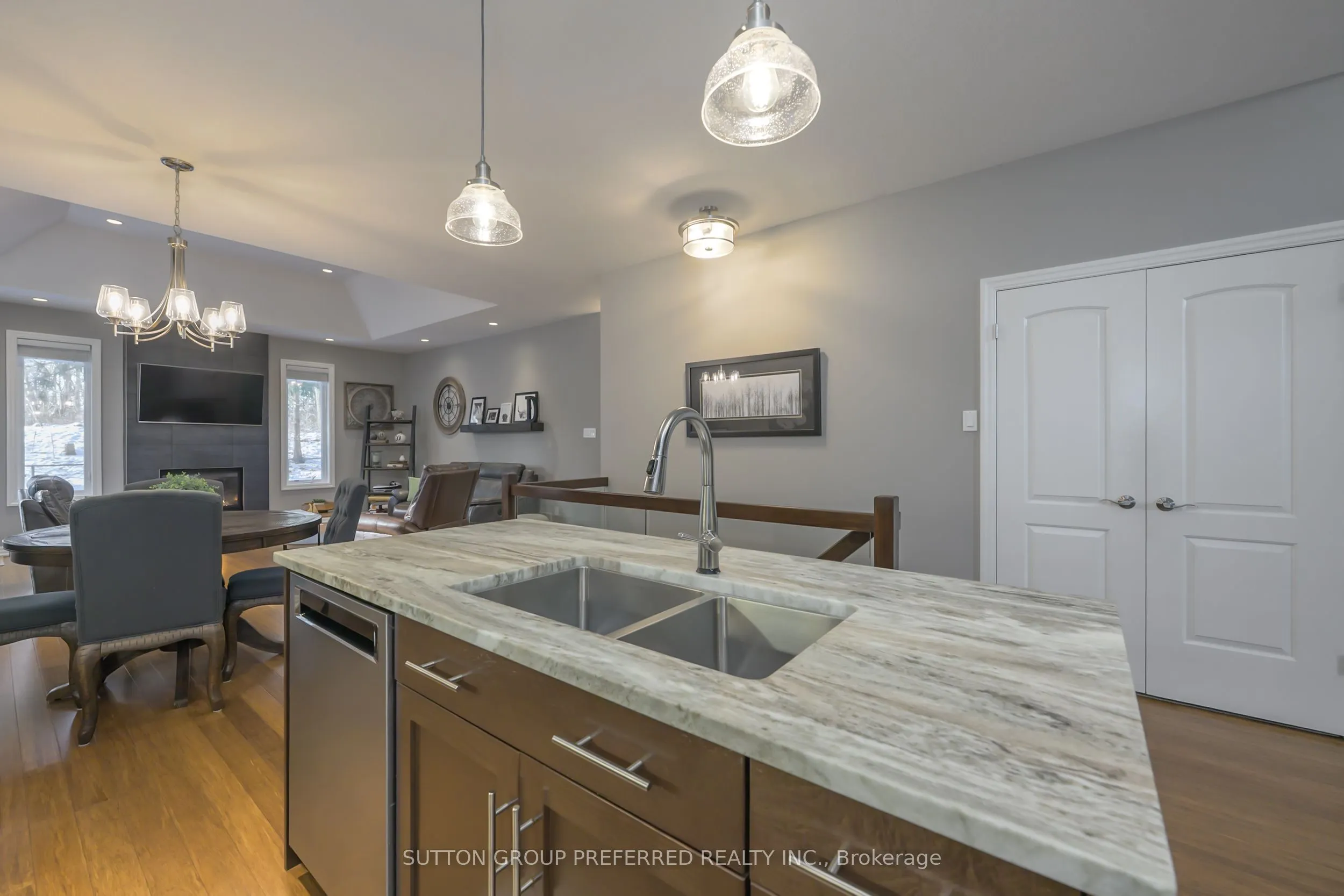 21 Caverhill Crescent